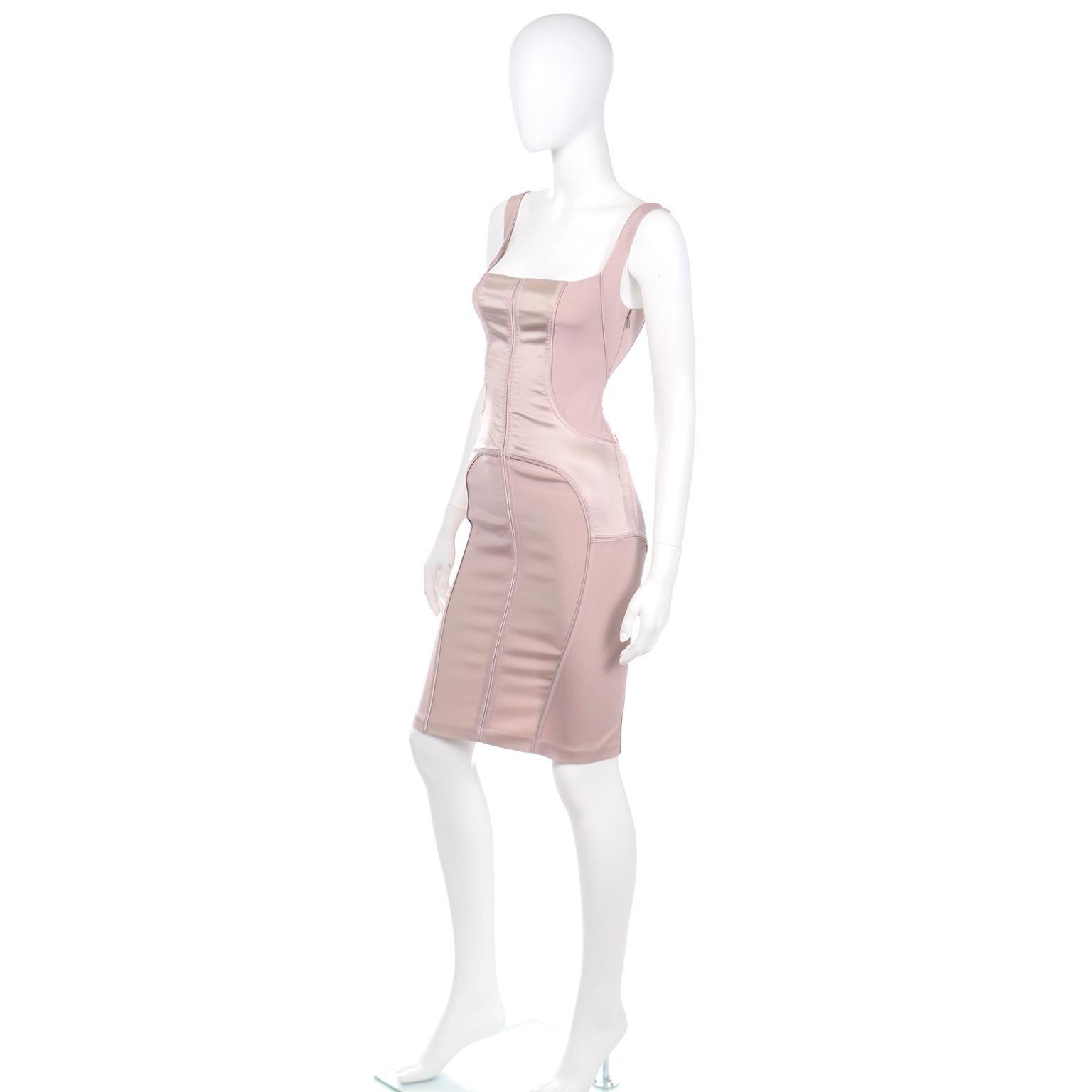 Tom Ford Gucci 2003 Bodycon Vestido de noche entallado de seda elástica apagada Marrón