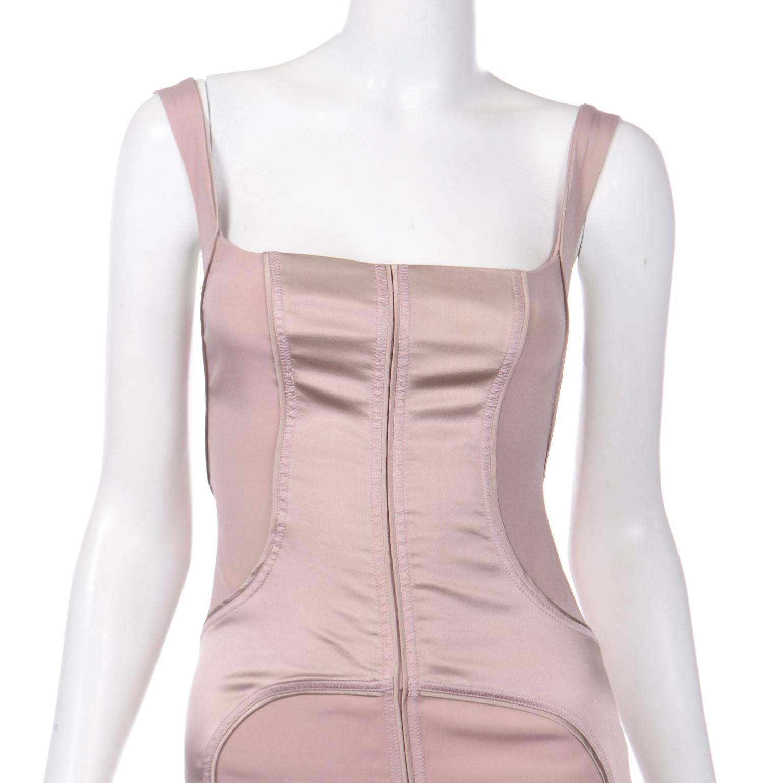 Tom Ford Gucci 2003 Bodycon Vestido de noche entallado de seda elástica apagada 2