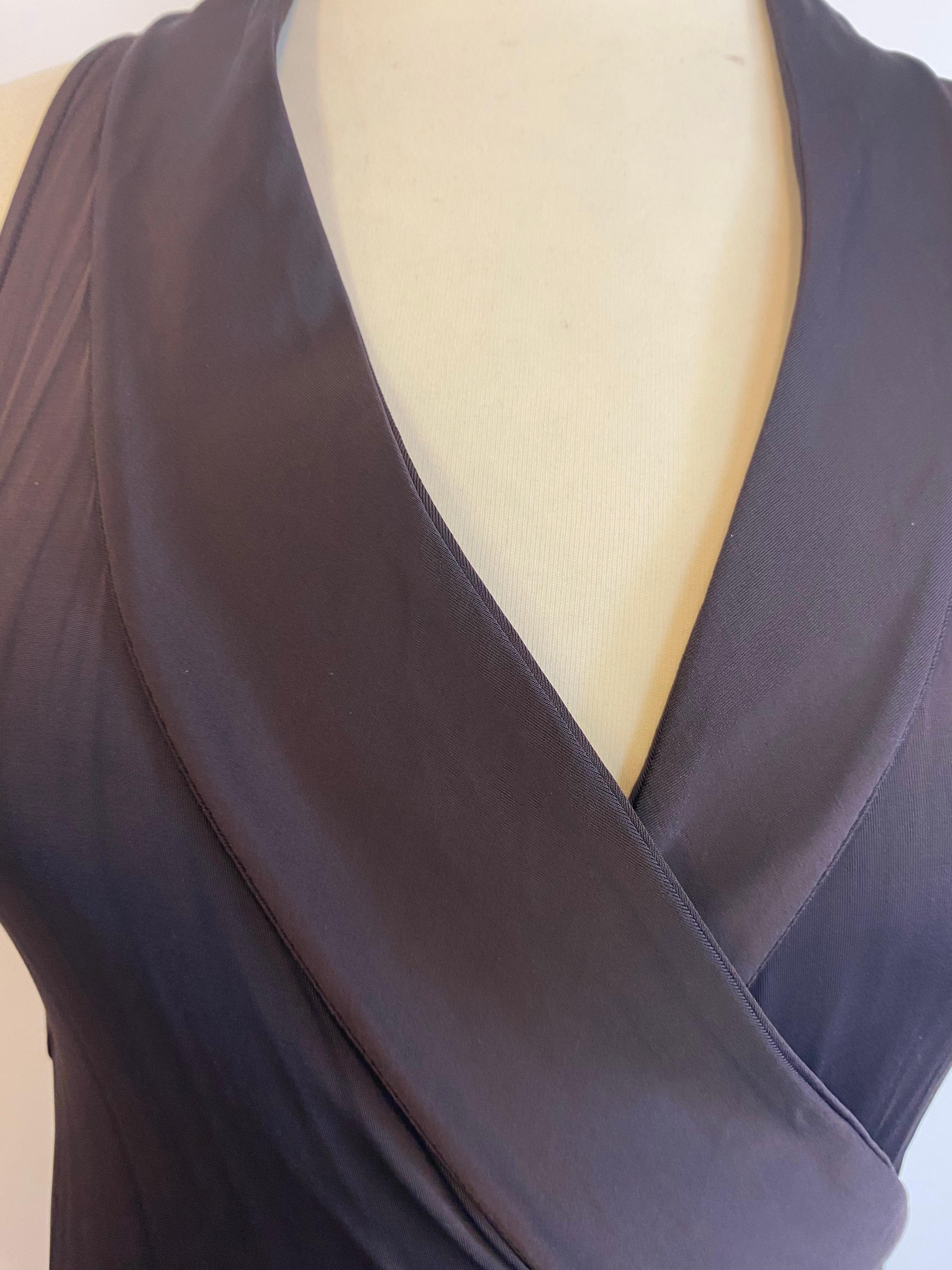 Robe Gucci par Tom Ford Marron foncé.
Taille L.
Taille élastique.
Longueur 110 cm.
Pas de Label de composition, semble être un mélange de soie.
Excellent état, présente des signes d'utilisation comme indiqué sur la photo.