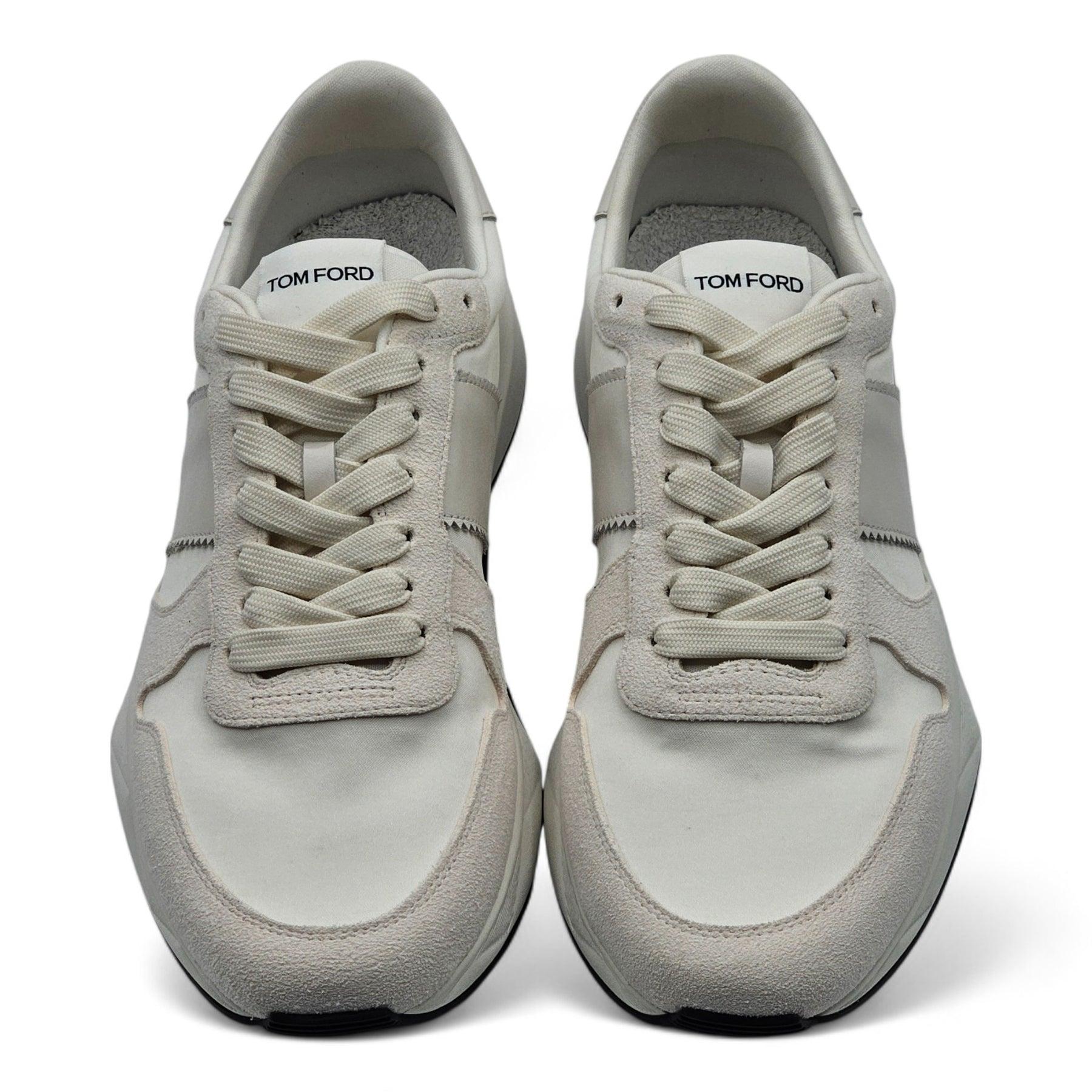 Tom Ford Jagga Sneakers aus Leder, Wildleder und Mesh in Weiß.

Zusätzliche Informationen:
MATERIAL: Wildleder und Mesh mit Lederbesatz
Farbe: Weiß 
Größe: 8 US
Land: Italien
Zustand: Brandneu mit Box und Staubbeutel.