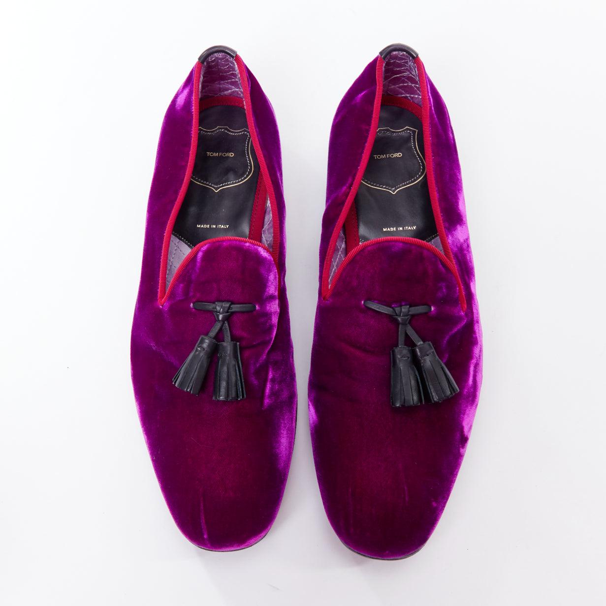 TOM FORD Le Smoking lila Samt schwarze Leder-Loafers mit Quaste US10T EU43
Referenz: PRCG/A00072
Marke: Tom Ford
Designer: Tom Ford
Modell: Le Smoking
MATERIAL: Samt, Leder
Farbe: Lila, Schwarz
Muster: Solide
Verschluss: Slip On
Innenfutter: