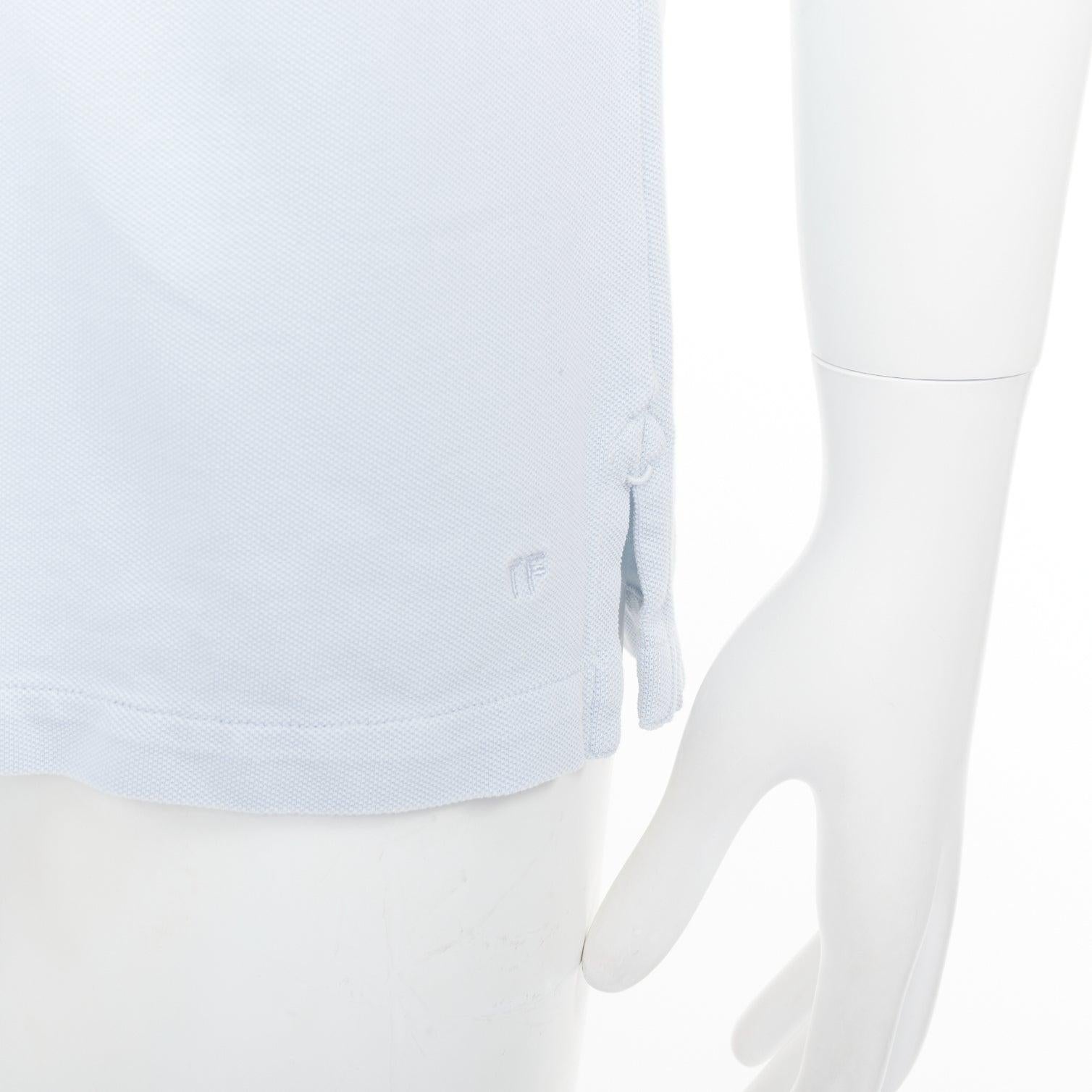 Tom Ford polo in cotone TF con logo sull'orlo in piqué azzurro IT48 M
Riferimento: TGAS/F00462
Marchio: Tom Ford
Materiale: Cotone
Colore: blu
Modello: Tinta unita
Chiusura: bottone
Dettagli extra: Polo Tom Ford Piqu√©. È una polo blu chiaro a