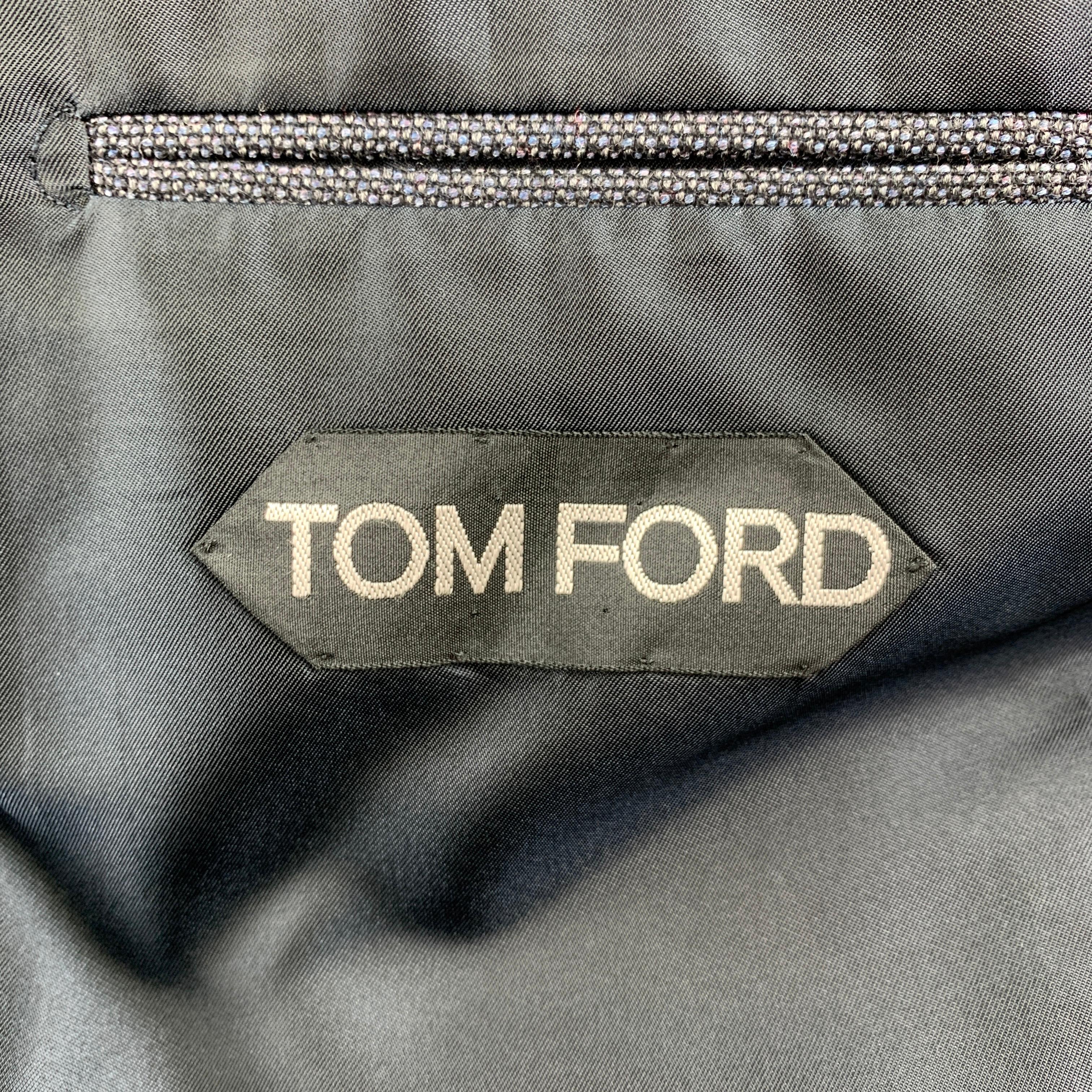 TOM FORD Long Size 48 Navy Wool / Silk Notch Lapel Suit In Good Condition In San Francisco, CA