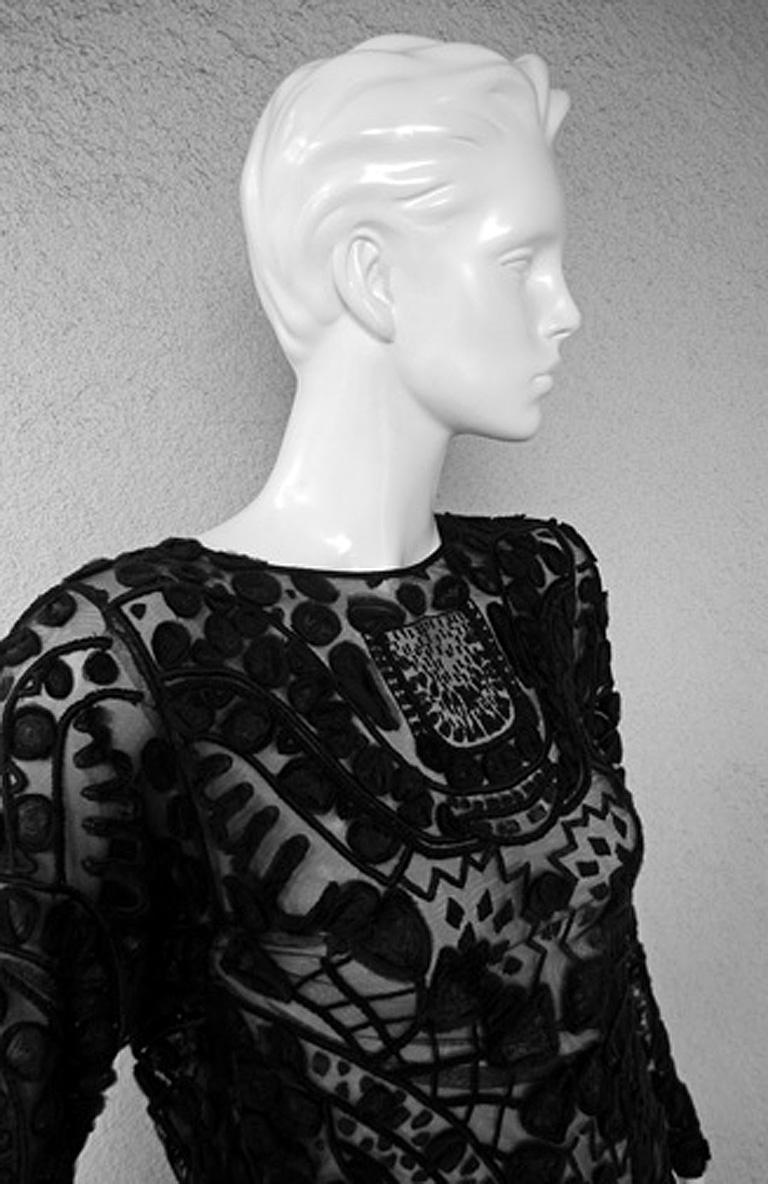 Tom Ford Magnificent Black Lace Cathedral Met Dress Gown    New In New Condition For Sale In Los Angeles, CA