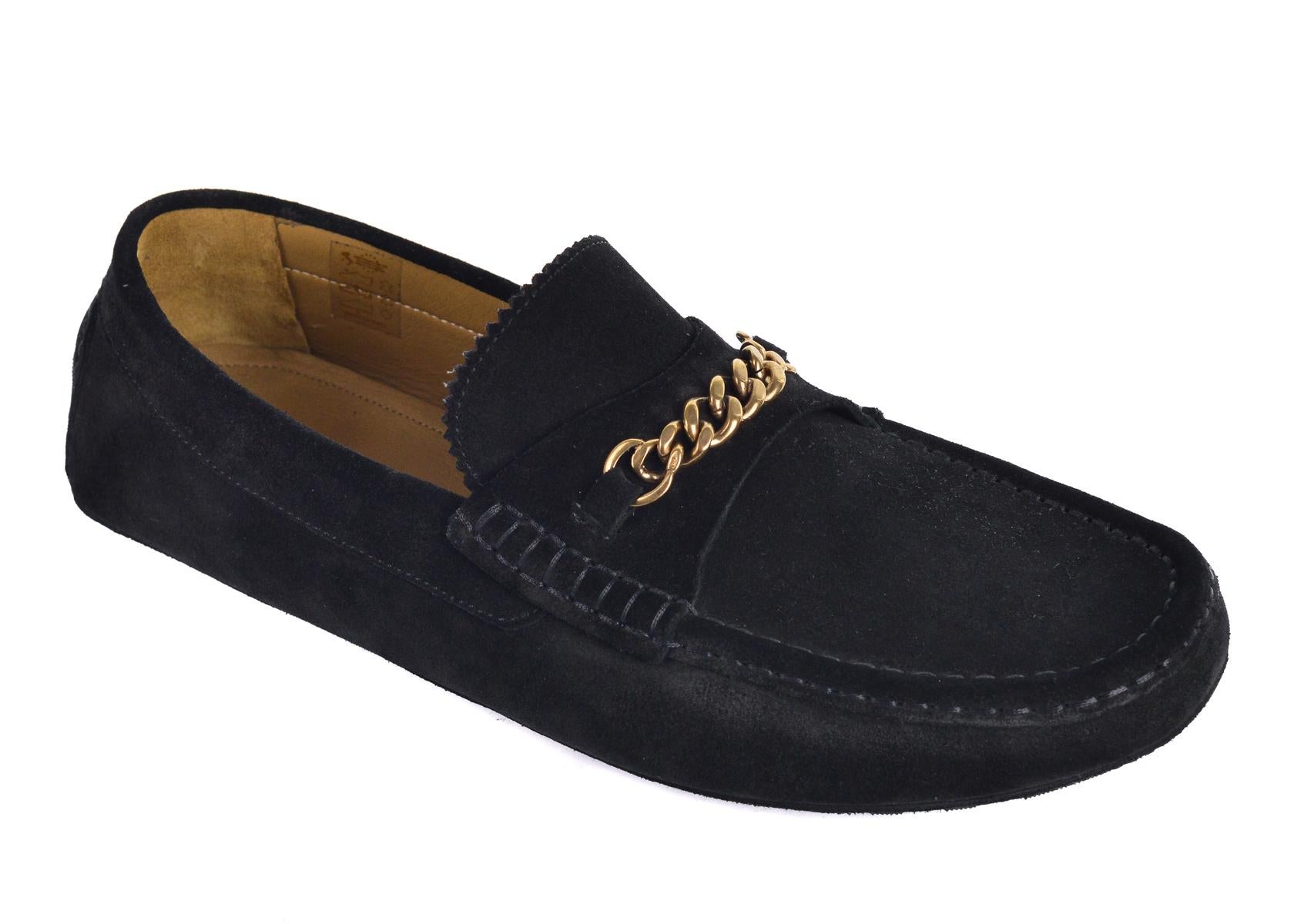 Tom Ford's york chain drivers. These Tom Ford loafers are an iconic piece and is reinvented to a driver style crafted from luxurious italian suede. Perfect pair of shoes for a sophisticated and sauve everyday look. Pair with regular denims or