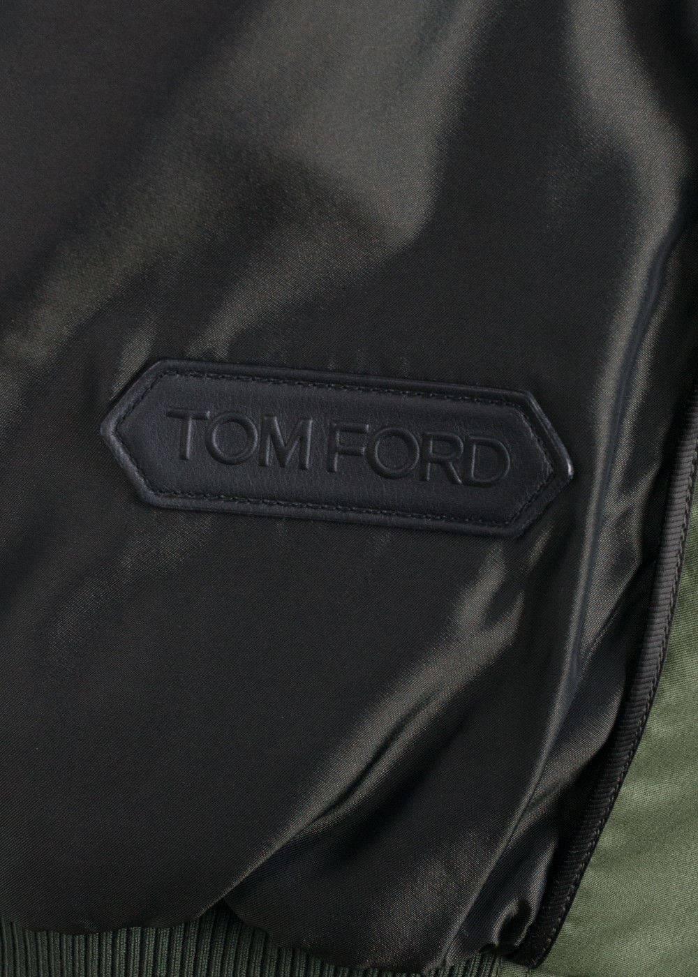 Tom Ford Mens Green Satin Twill Light Fill Blouson Sport Jacket In New Condition For Sale In Brooklyn, NY