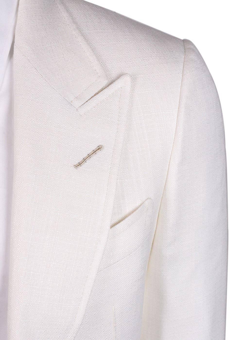 Brand New Tom Ford Two-Piece Shelton Base Suit
Original Tags & Hanger Included
Retails In-Store & Online for $3750
IT 46R/ US 36

Channel the look of a modern gentleman with Tom Ford's signature Shelton two piece suit. Classic and sophisticated, two