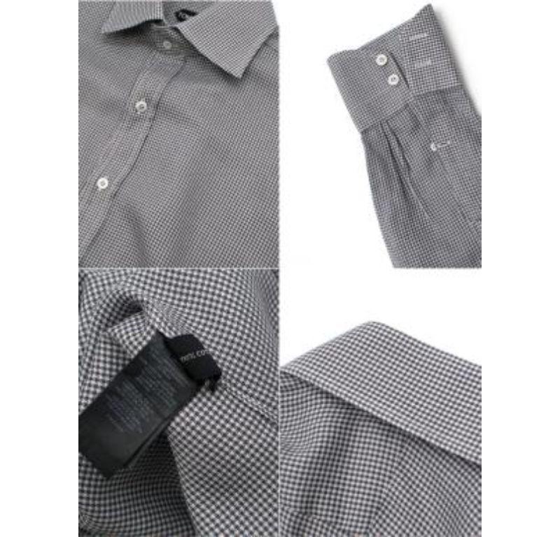 Tom Ford Men's Checked Shirt featuring a button fastening, long sleeves, button cuffs and side slits

- Made in Italy
- Machine Wash

Please note, these items are pre-owned and may show signs of
being stored even when unworn and unused. This is