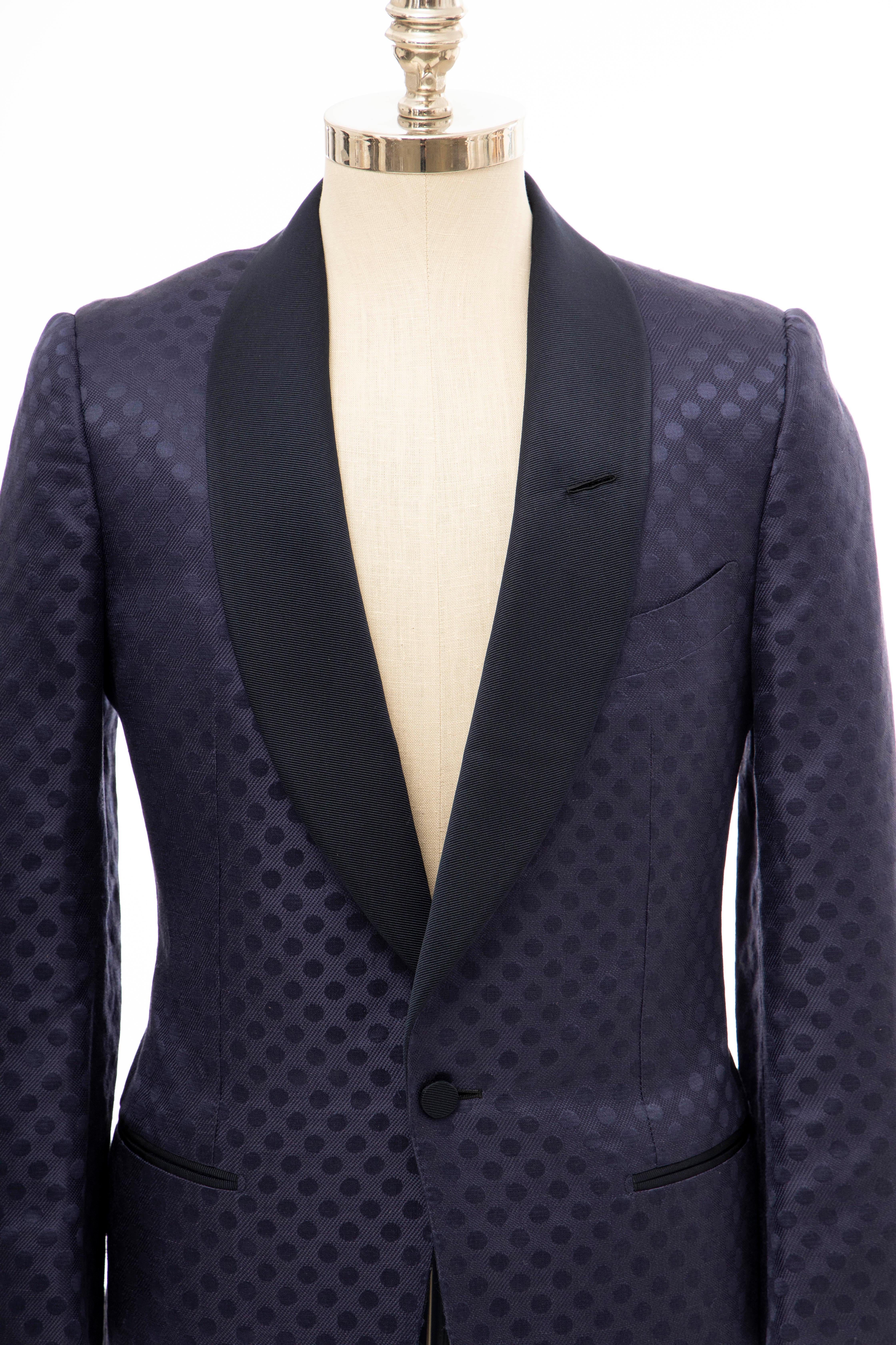 Tom Ford Men's runway Spring 2012, navy blue silk linen dinner jacket with black ribbed lapels, three pockets, dual vents, woven polka dot print throughout, button closure at front and fully lined in black silk.

IT. 48R

Chest 38, Waist 35,