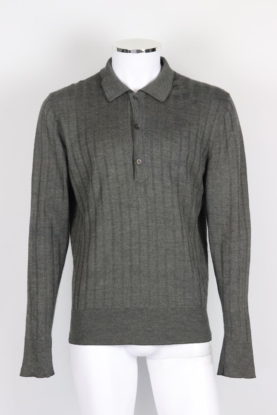 Tom Ford men's wool and cashmere blend sweater. Grey. Long sleeve, crewneck. Slips on. 39% Wool, 31% cashmere, 30% silk. Size: IT 48 (Medium, EU 48, UK/US Chest 38). Chest: 43 in. Waist: 39 in. Hips: 35.8 in. Length: 27.5 in. Very good condition -