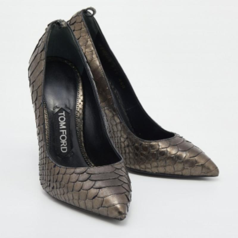 Women's Tom Ford Metallic Grey Python Leather Pointed Toe Pumps Size 35 For Sale