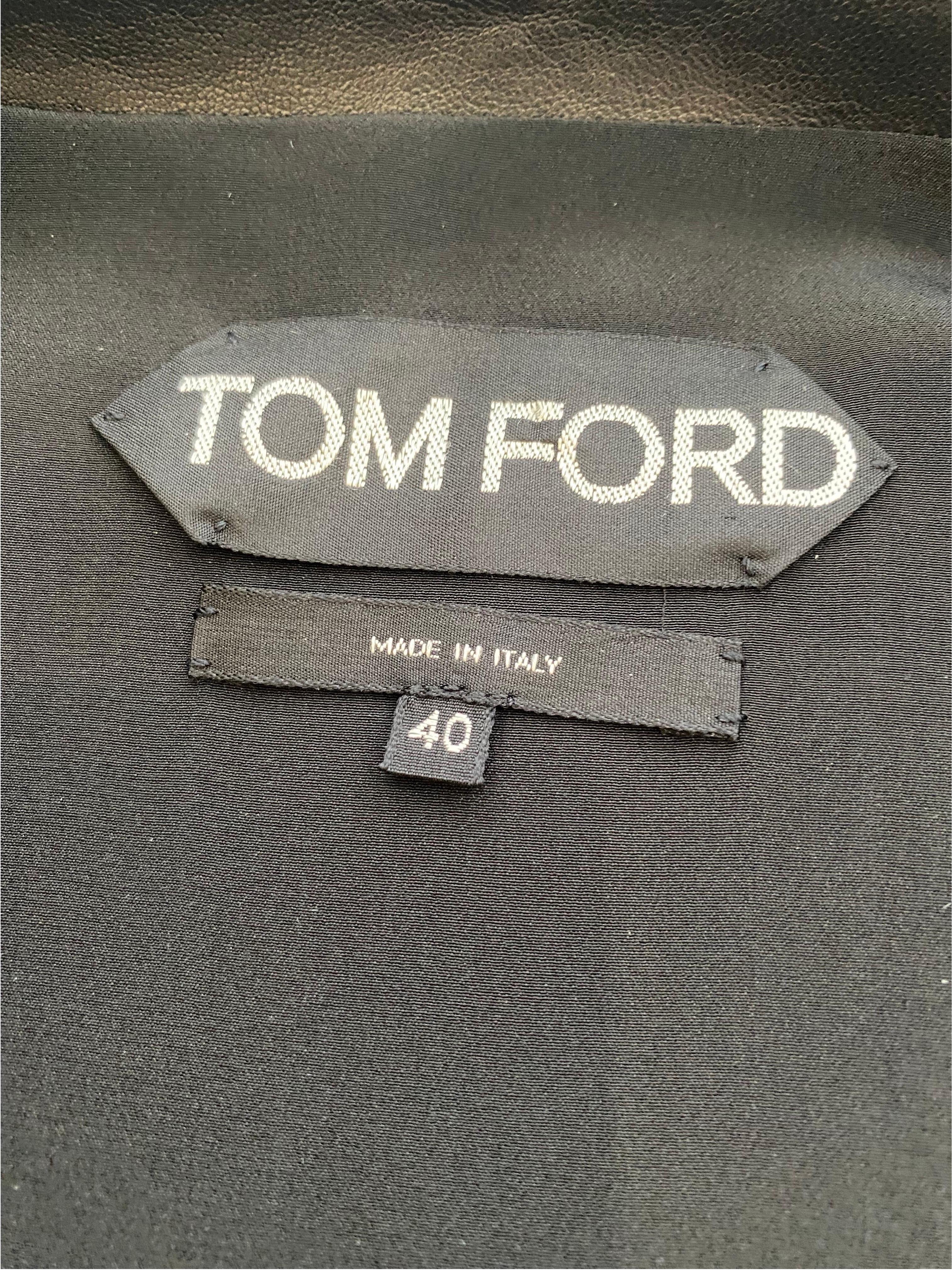 Tom Ford metallic leather jacket with fastener.
Size 40
Bust : 39” / Waist 39”/ jacket length: 21” 
Sleeve length : 23” / shoulder : 15”