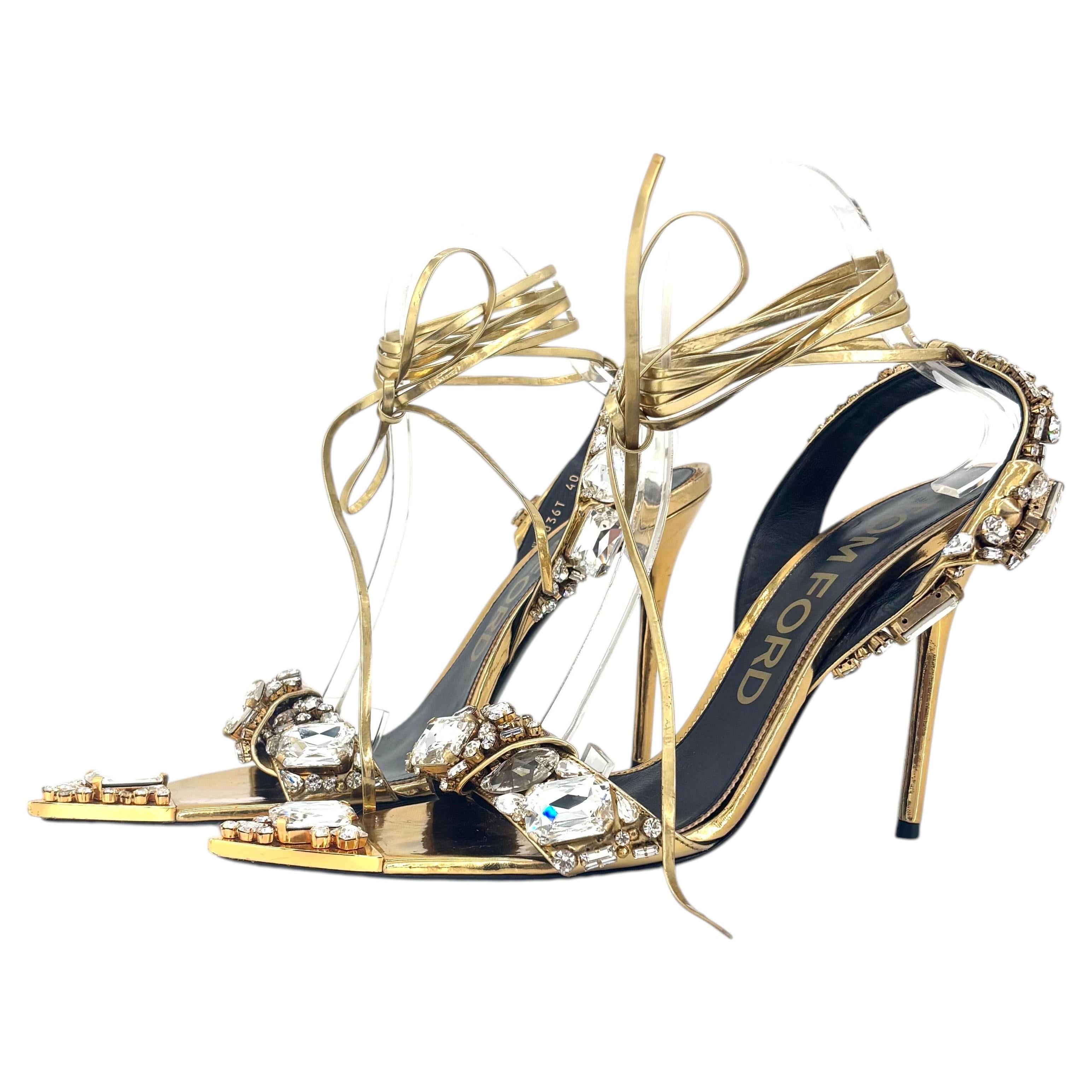Sandales à talons hauts Tom Ford Mirror 100, avec bride à la cheville et ornements en cristaux métallisés, taille 40