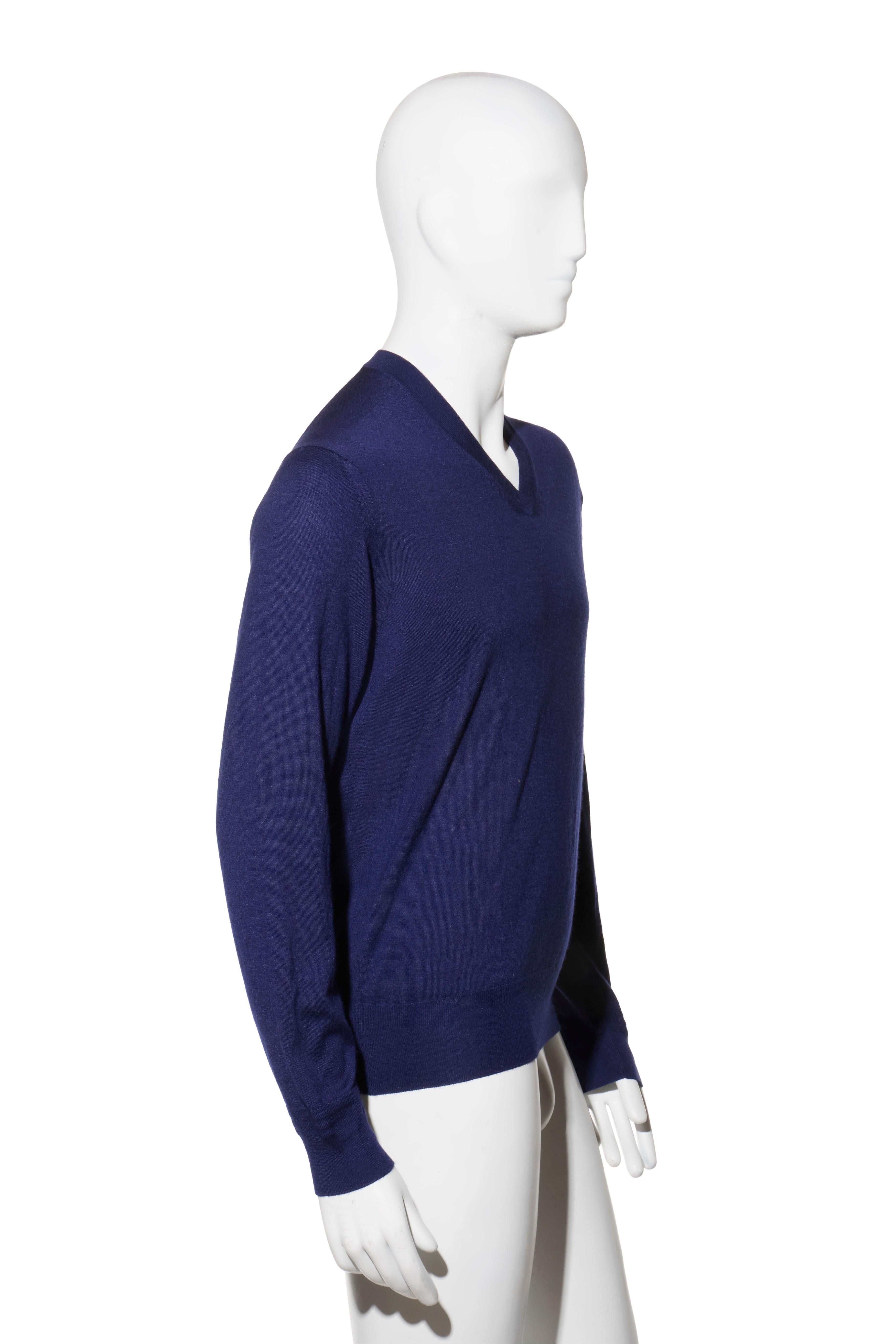 Tom Ford Maglione con scollo a V in cashmere e seta blu navy, Maglieria da uomo, Made in Italy

Descrizione:
Raffinato e senza tempo, questo maglione con scollo a V di Tom Ford esemplifica la maestria dello stilista nel lusso understated. Realizzato