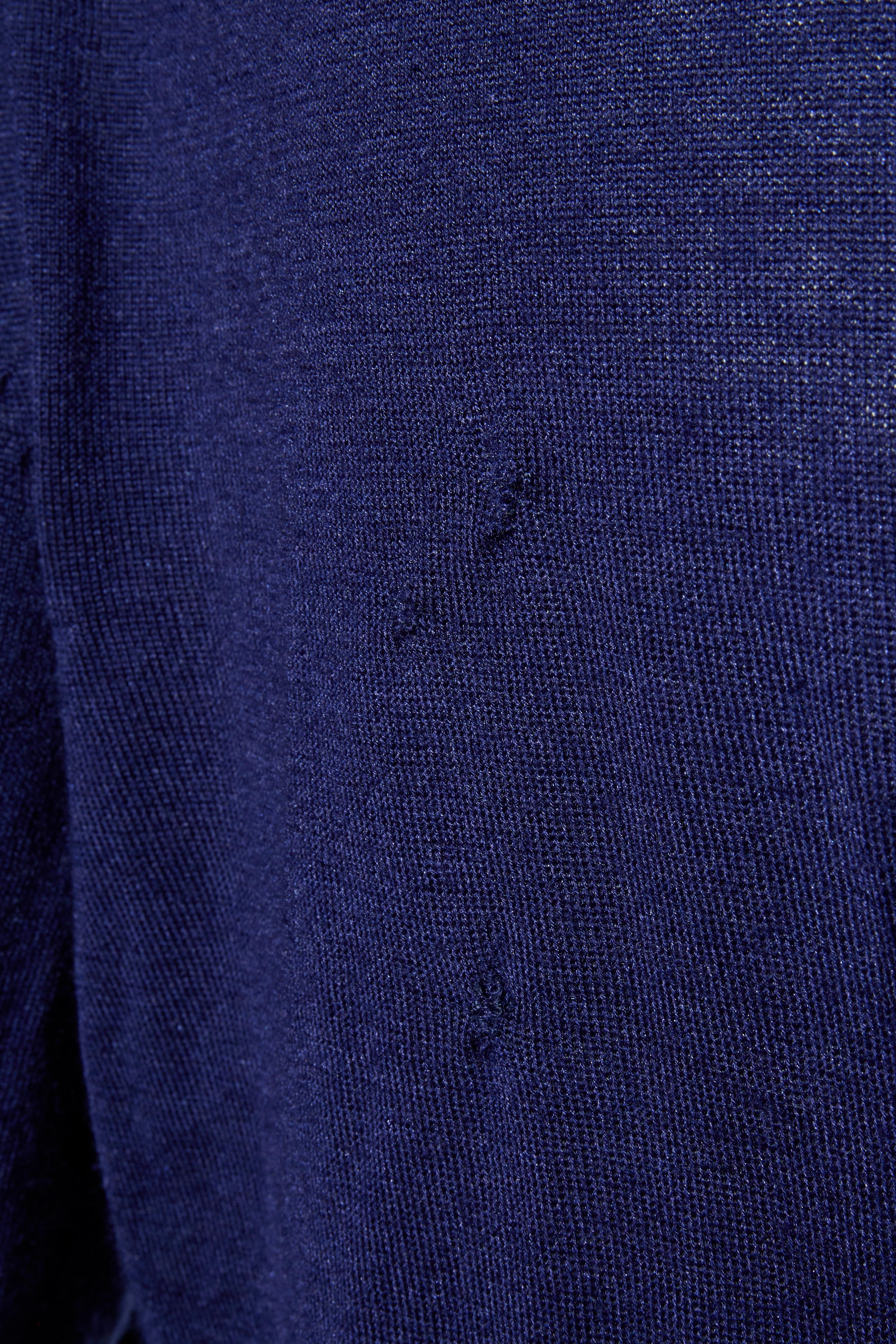 Tom Ford Maglione con scollo a V in cashmere e seta blu navy, Maglieria da uomo, Made in Italy in vendita 1