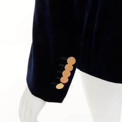 TOM FORD Blazer aus marineblauem Baumwollsamt mit goldenen Knöpfen und breitem Spitzrevers, IT38 XS