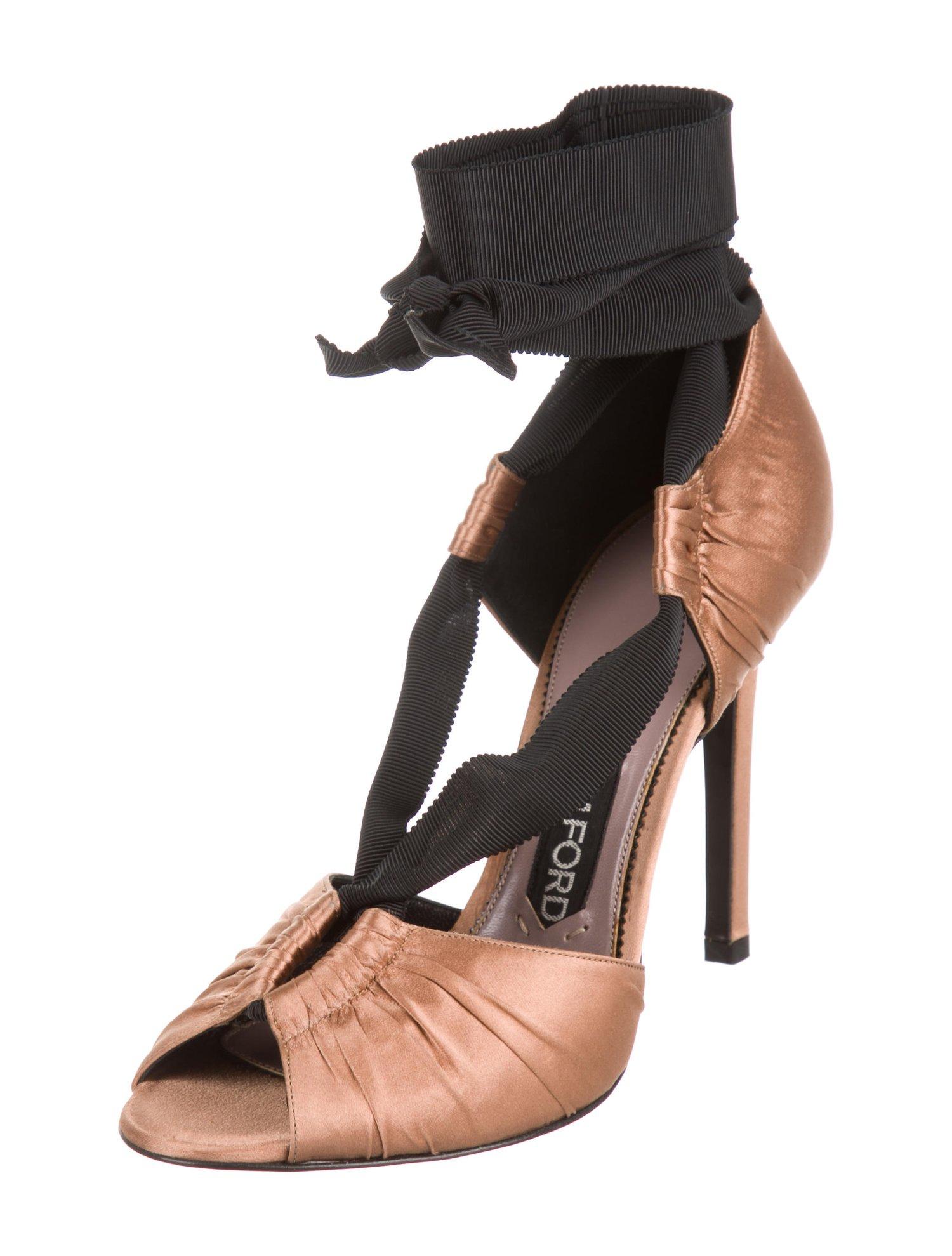 Tom Ford NEW Cognac Satin Black Tie Evening Sandals Heels in Box

Size IT 36
Satin 
Grosgrain 
Lace-up closure
Made in Italy
Heels height 4