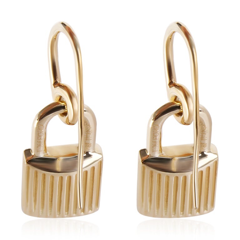 Tom Ford Padlock Earrings in 18k Yellow Gold

PRIMARY DETAILS
SKU: 121056
Listing Title: Tom Ford Padlock Earrings in 18k Yellow Gold
Condition Description: Retails for 3750 USD. In excellent condition and recently polished.
Brand: Tom Ford
Metal