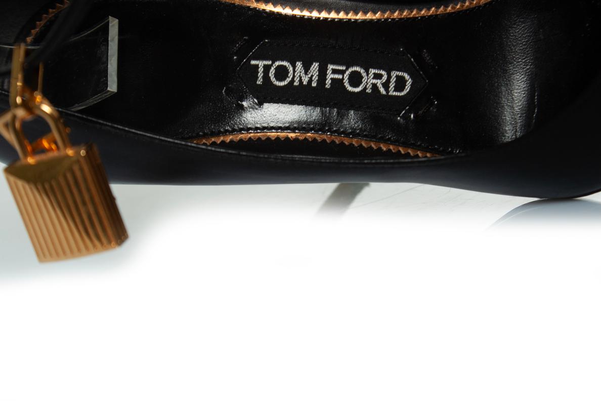 Tom Ford, Padlock leather pumps in black For Sale 3