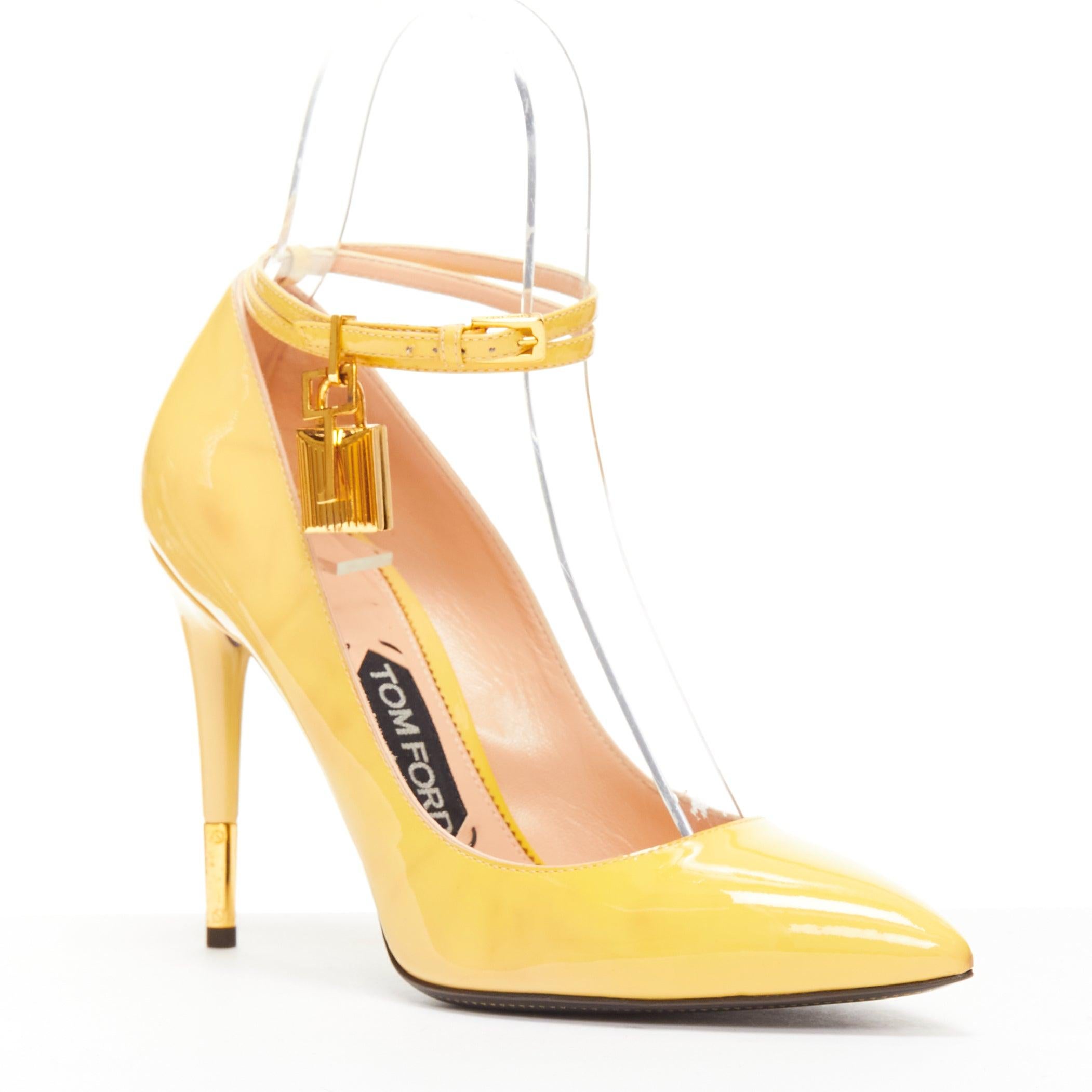 TOM FORD Padlock yellow patent leather gold key lock charm strappy sandals EU37
Reference: TGAS/D01096
Brand: Tom Ford
Designer: Tom Ford
Model: Padlock
Material: Leather
Color: Yellow, Gold
Pattern: Solid
Closure: Ankle Strap
Lining: Nude