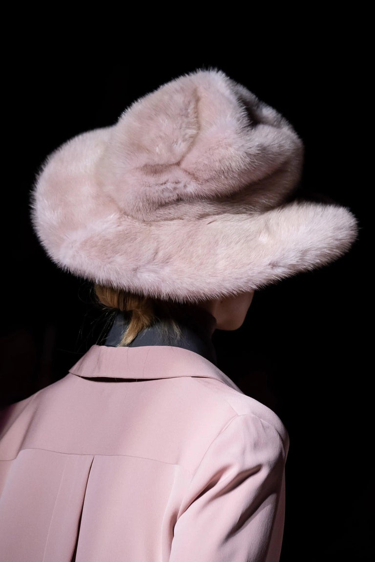 TOM FORD pink 2019 WIDE BRIM FAUX FUR Hat One Size For Sale 4