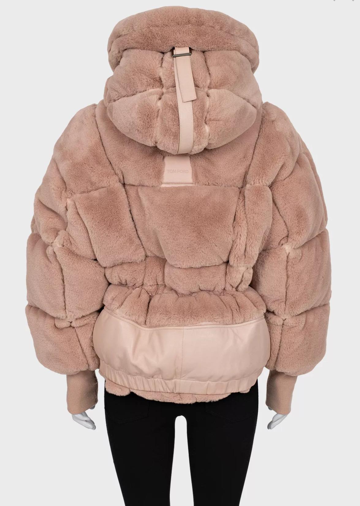 Tom Ford - cappotto oversize in pelliccia sintetica rosa - Sz. M In condizioni ottime in vendita a Krakow, PL