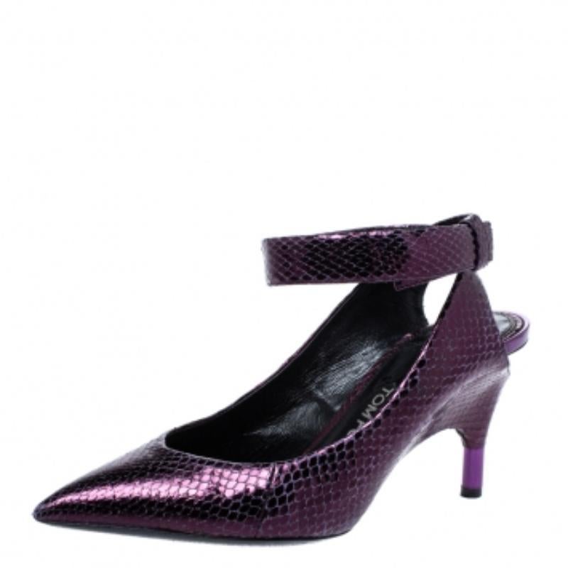 Tom Ford Plum Snakeskin Pointed Toe Cut Out Heel Pumps Size 37.5 en Bueno estado para la venta en Dubai, Al Qouz 2