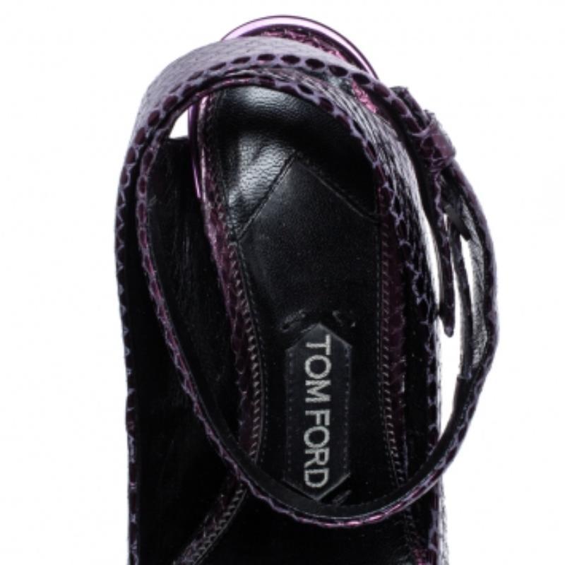 De las mujeres Tom Ford Plum Snakeskin Pointed Toe Cut Out Heel Pumps Size 37.5 en venta