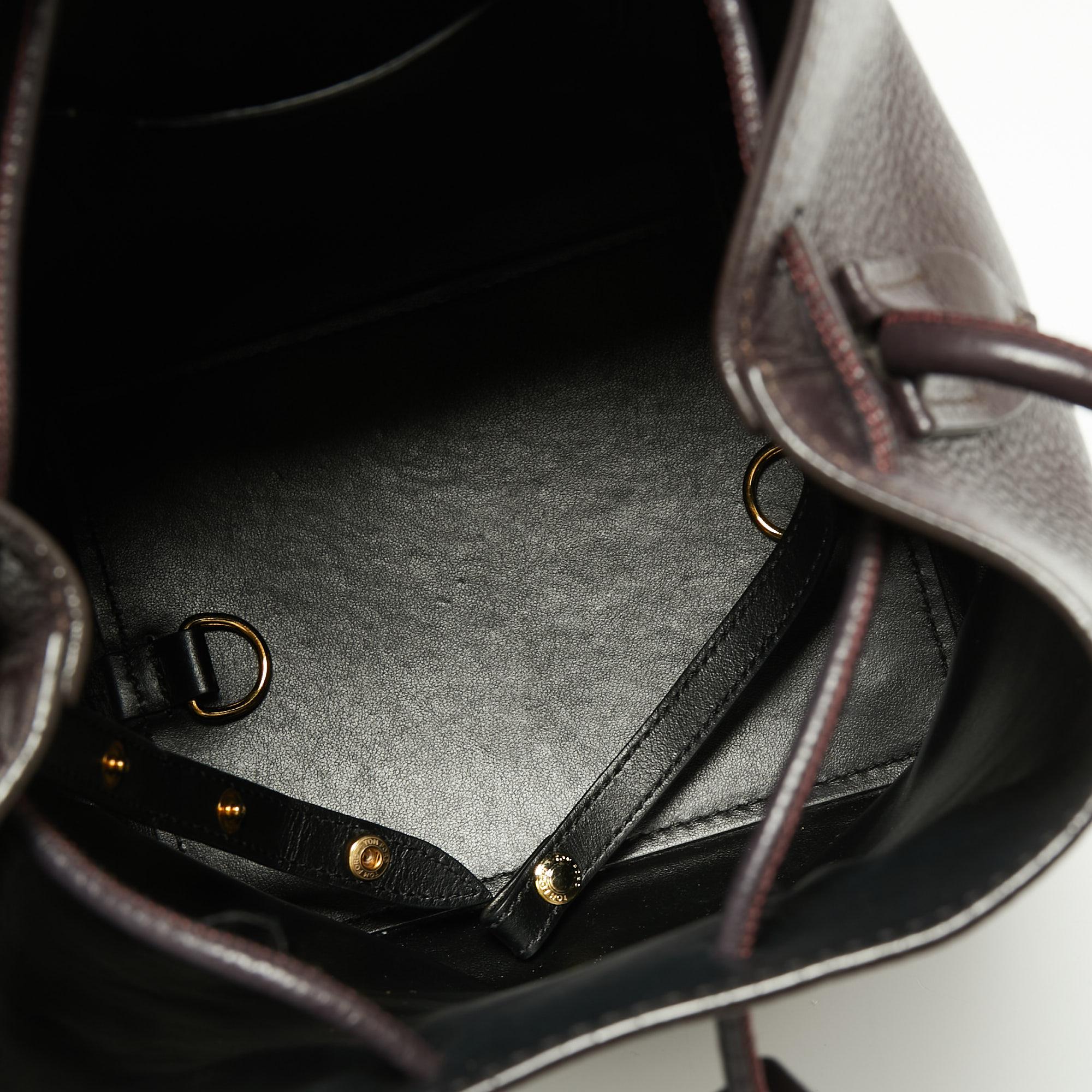 Tom Ford Prune Leather Double Tassel Bucket Bag In Good Condition In Dubai, Al Qouz 2