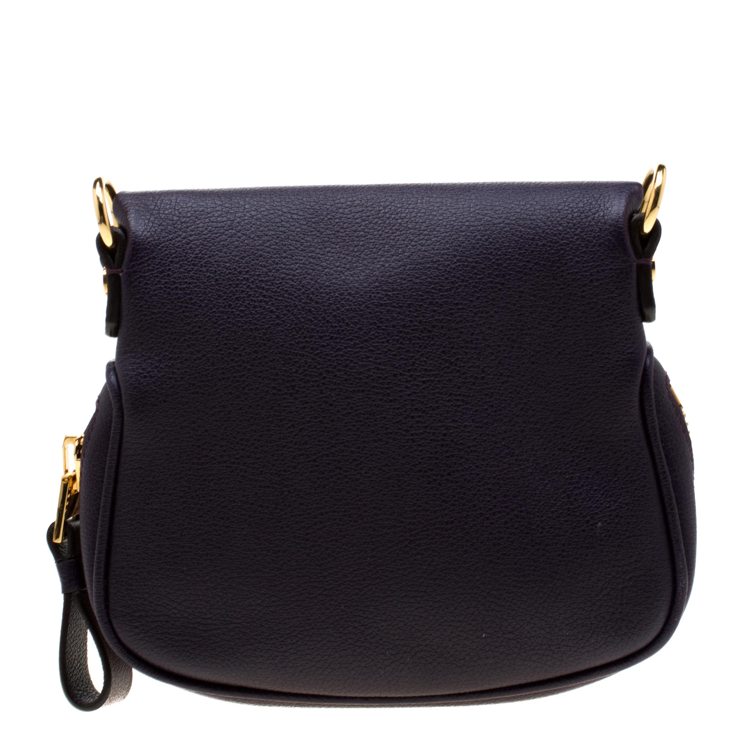 Start your weekend on a fashionable note with this purple bag. This trendy and classy creation by Tom Ford will surely fetch you a lot of compliments. It comes made from leather and equipped with zippers, a suede compartment and a shoulder