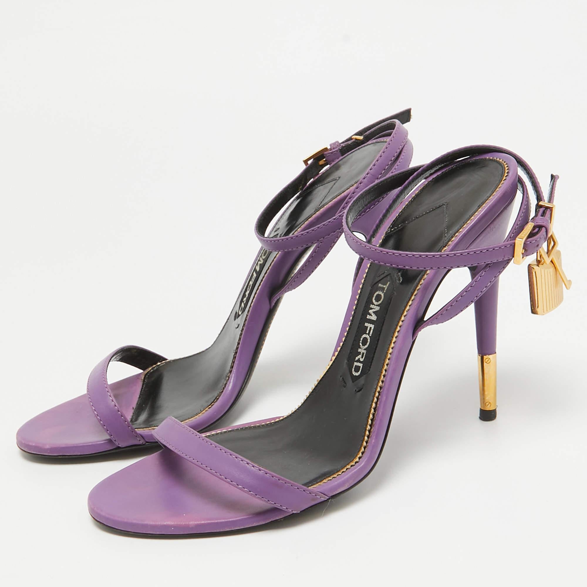 Estas sandalias son elegantes y están fabricadas con esmero para un ajuste perfecto. Fabricado con materiales de calidad  son duraderos  fácil de peinar  y fabuloso  con cómodos interiores  diseño ingenioso  y hermosas partes superiores.