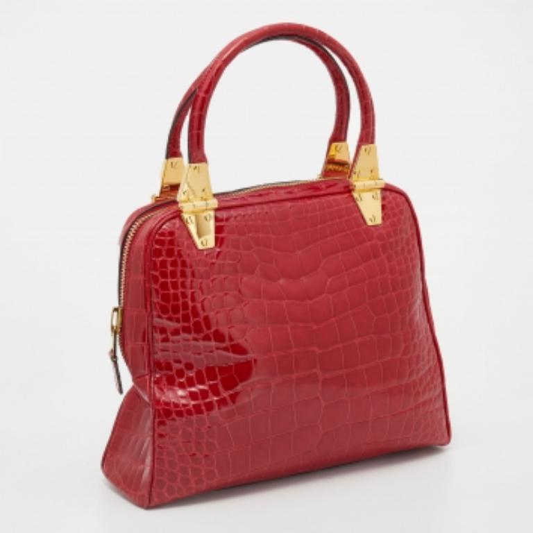 Rouge Tom Ford Fourre-tout en cuir de crocodile rouge en vente