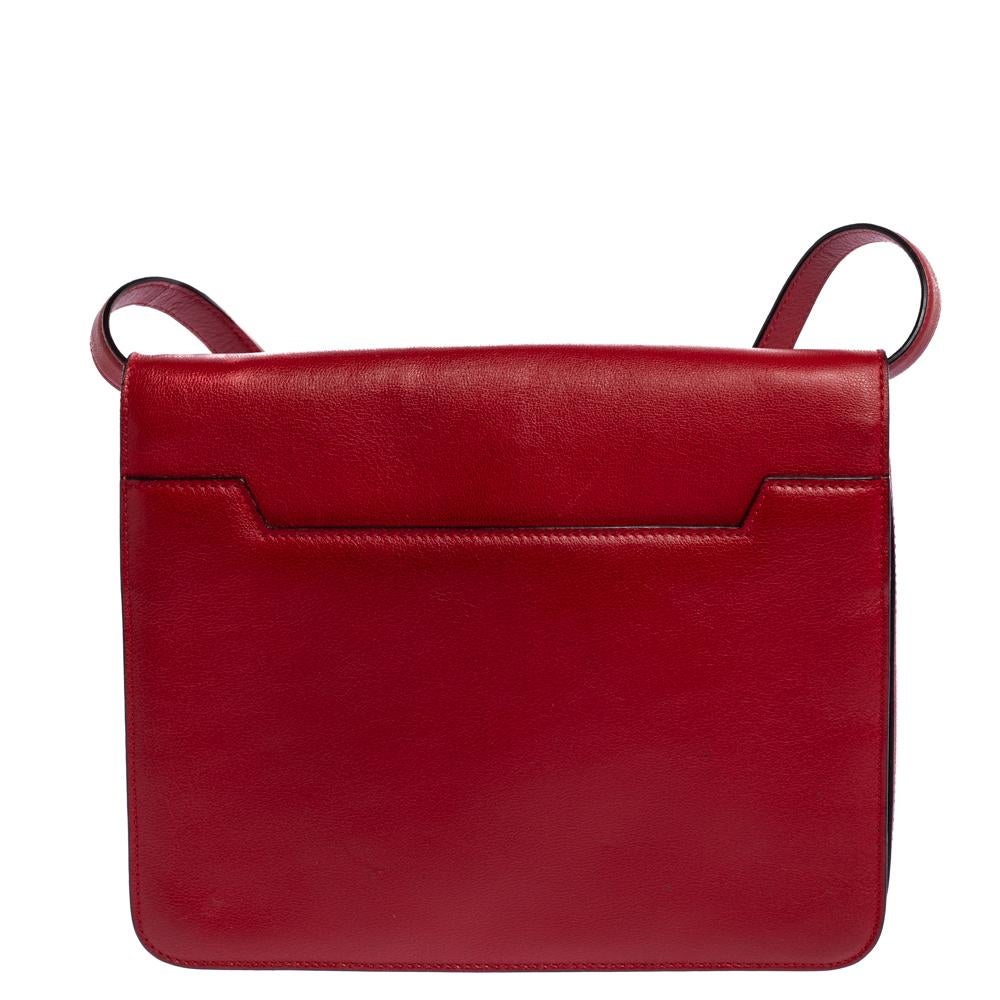 This Natalia bag from Tom Ford is here to end all your fashion woes, as it is striking in appeal and utterly high on style. It has been crafted from red leather and designed with a flap that has a large turn lock carrying the signature TF