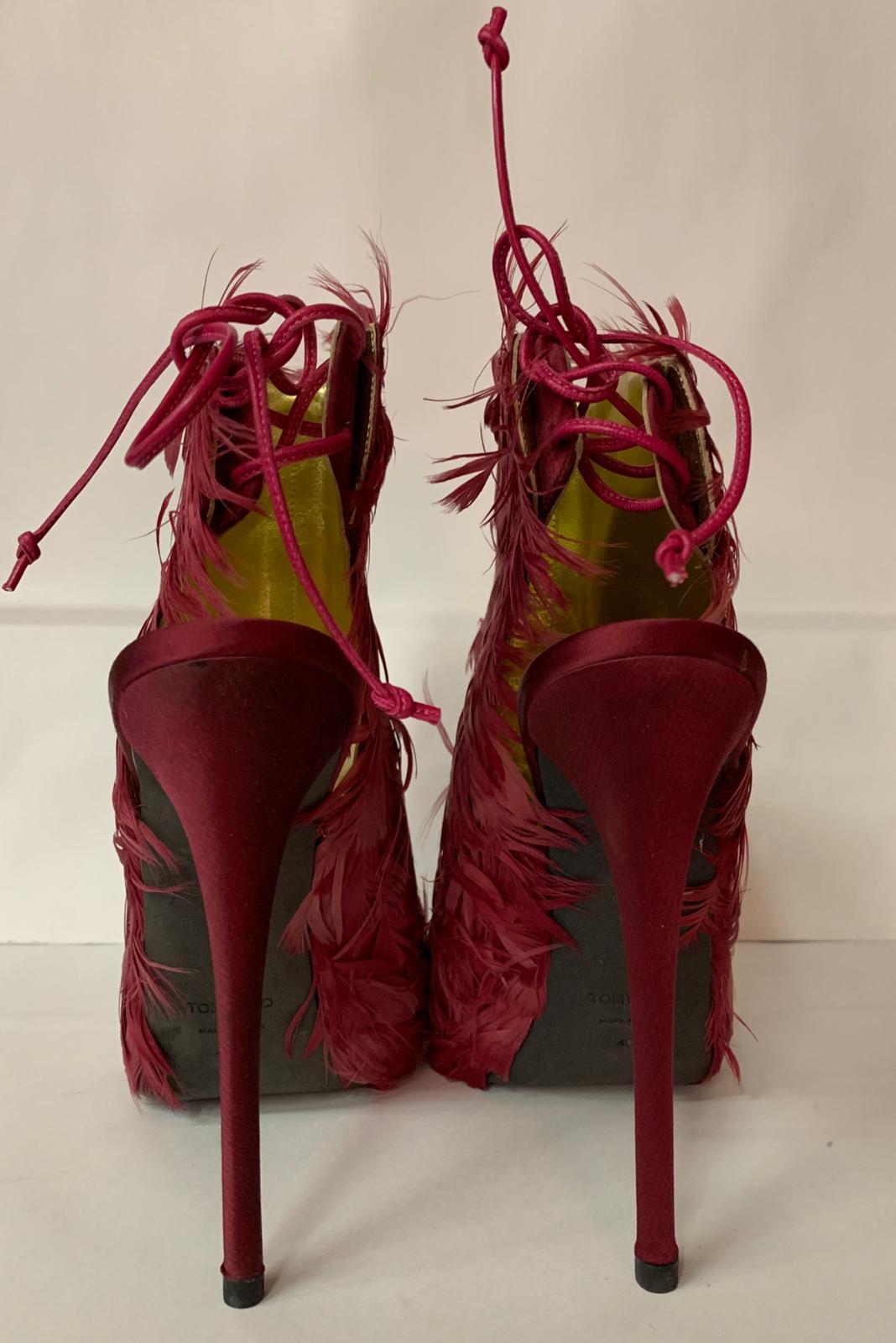 Women's Tom Ford Red Sandal in ostrich feathers For Sale