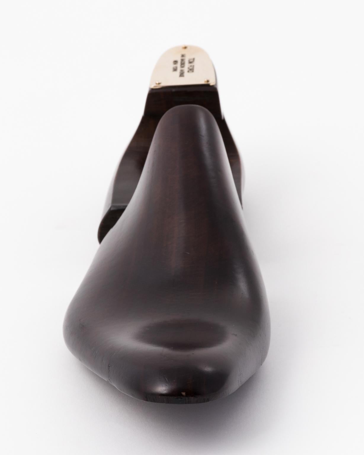 Tom Ford Redwood Shoe Trees In Excellent Condition For Sale In Stamford, CT