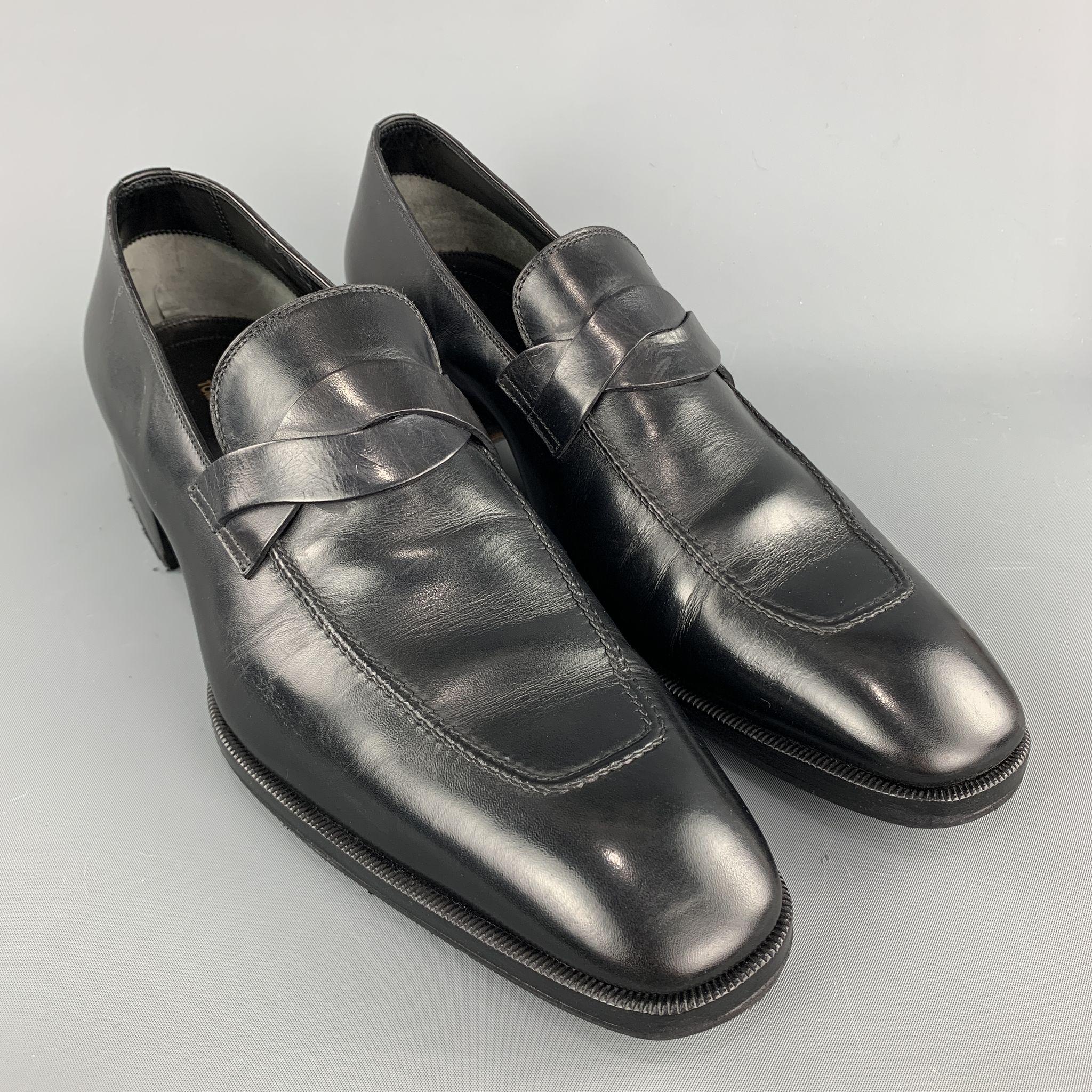 Retailed: $1850.00.  TOM FORD loafers comes in a black leather featuring a slip on style, elkan twisted band detail, and a wooden heel. Made in Italy.

Excellent Pre-Owned Condition.
Marked: 12.5 TT

Measurements:

Length: 13 in.
Width: 4 in. 
Heel: