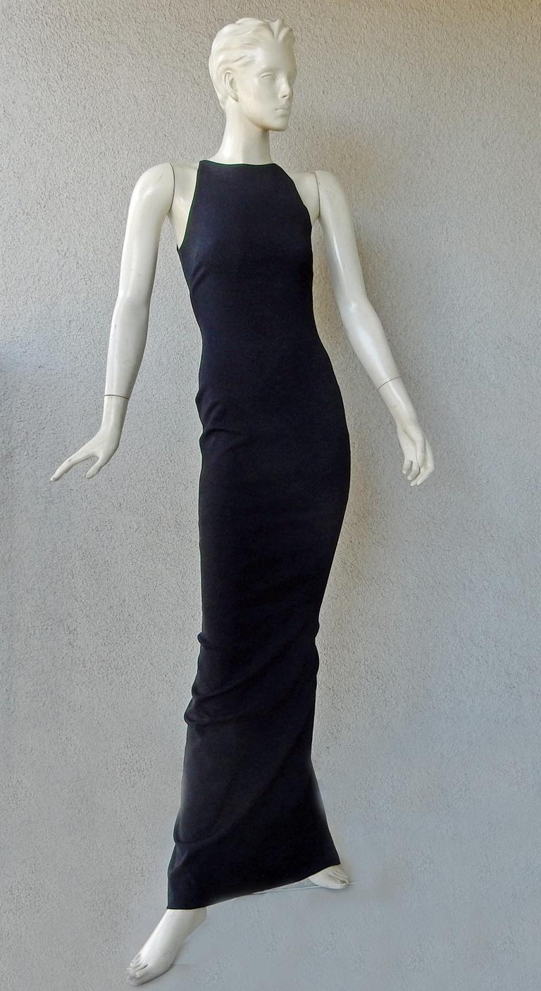 Tom Ford Signature Schwarzes körperbetontes Kleid mit Umhang  Neu! im Zustand „Neu“ im Angebot in Los Angeles, CA
