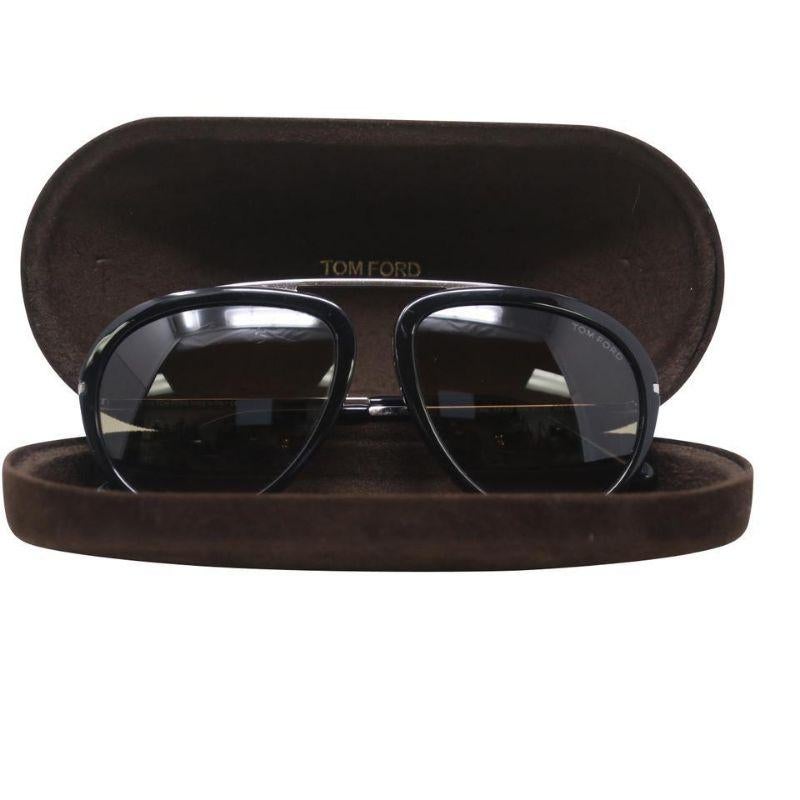 Silberfarbene Metall Acetat-Sonnenbrille von Tom Ford Stacy TF452 im Zustand „Gut“ im Angebot in Downey, CA