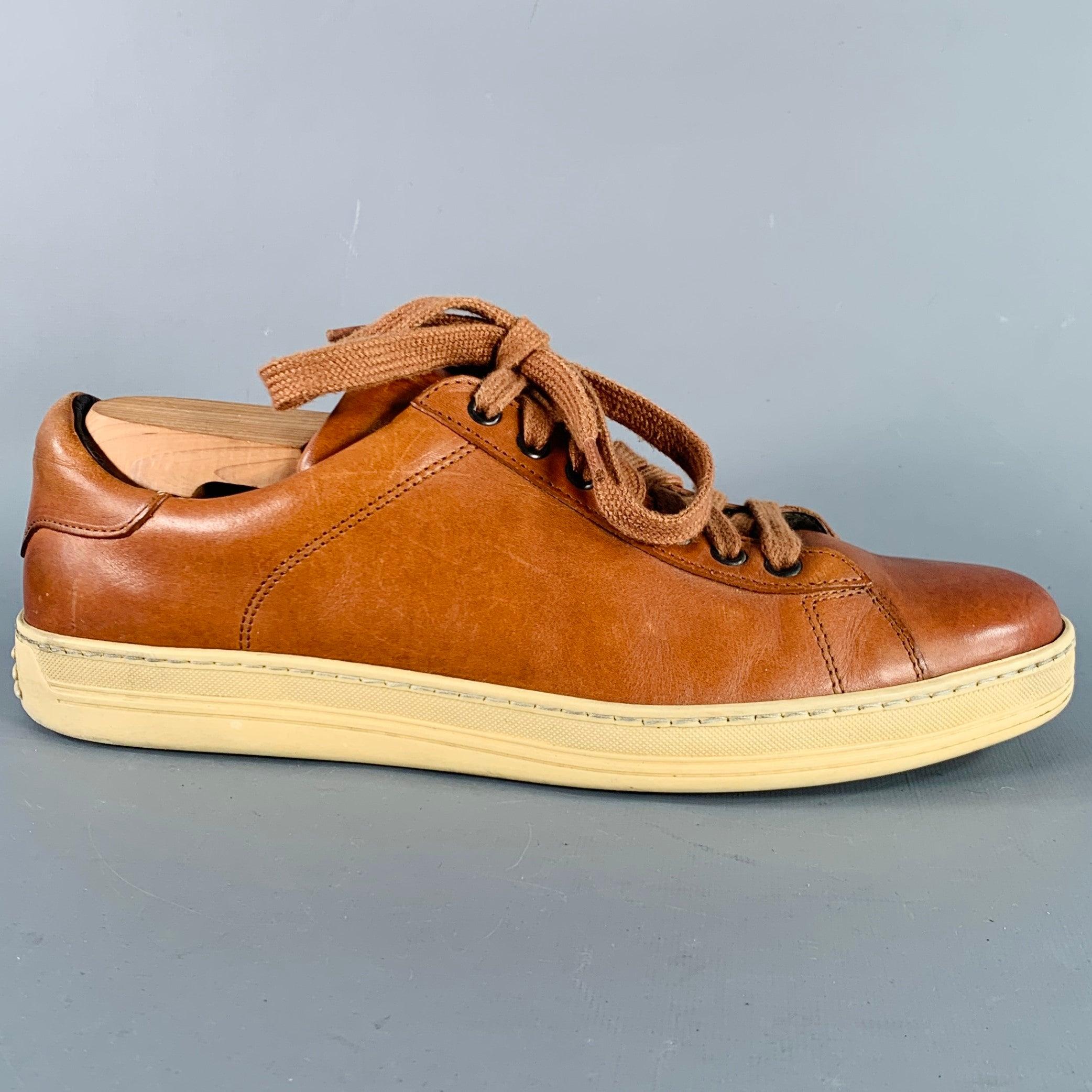 TOM FORD sneakers
in a brown leather featuring a low top style, beige rubber sole, and lace-up closure. Shoe trees not included. Made in Italy.Very Good Pre- Owned Condition. 

Marked:   J0866T 10TOutsole: 11.75 inches  x 4 inches 
  
  
 
Sui