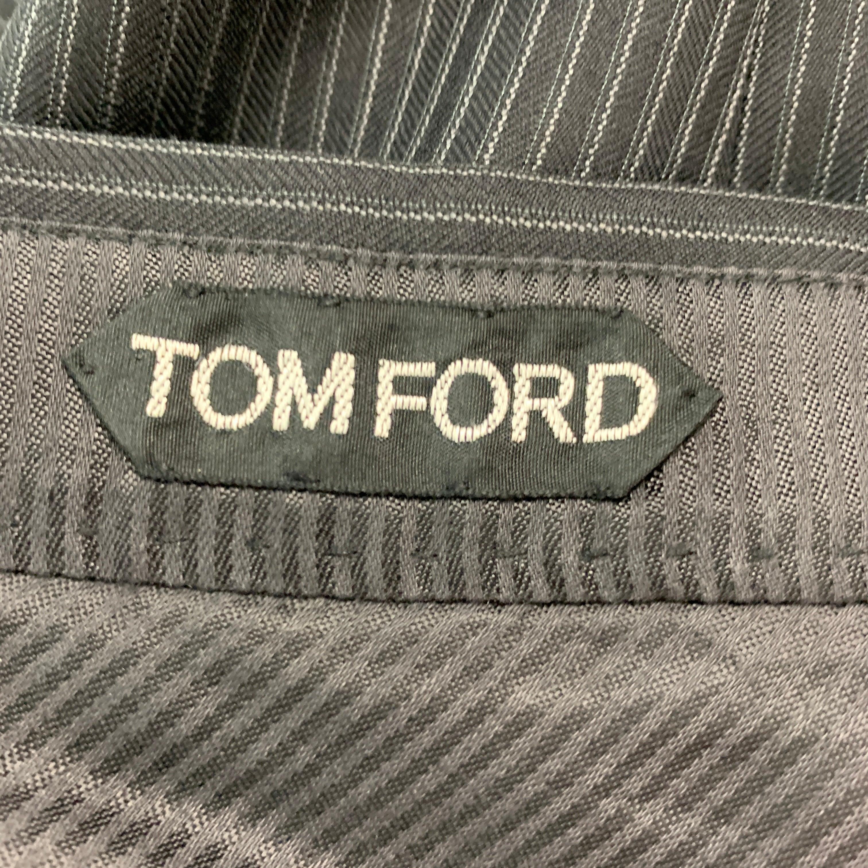 TOM FORD Size 48 Long Black Grey Pinstripe Wool Peak Lapel Suit For Sale 7