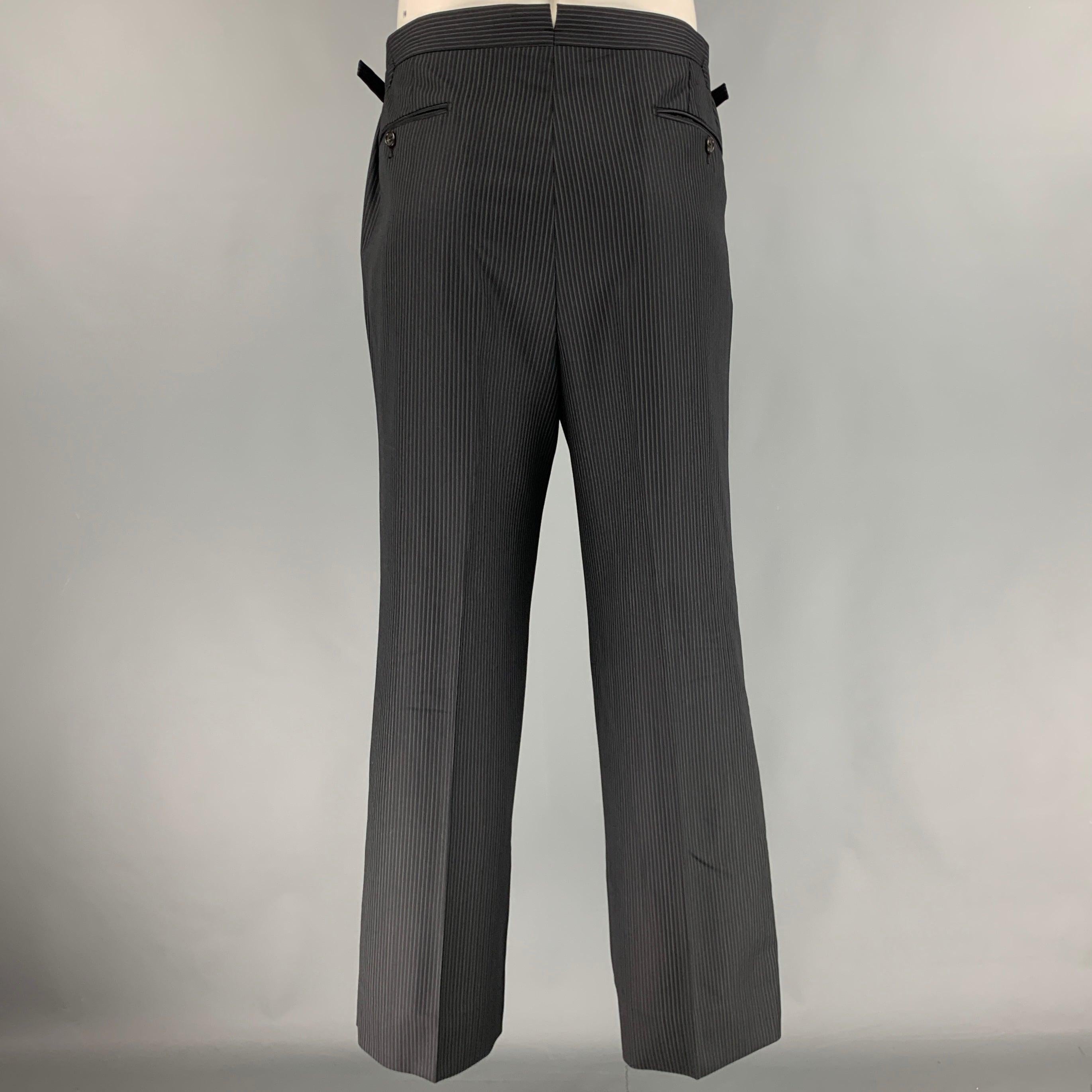 TOM FORD Size 48 Long Black Grey Pinstripe Wool Peak Lapel Suit For Sale 1