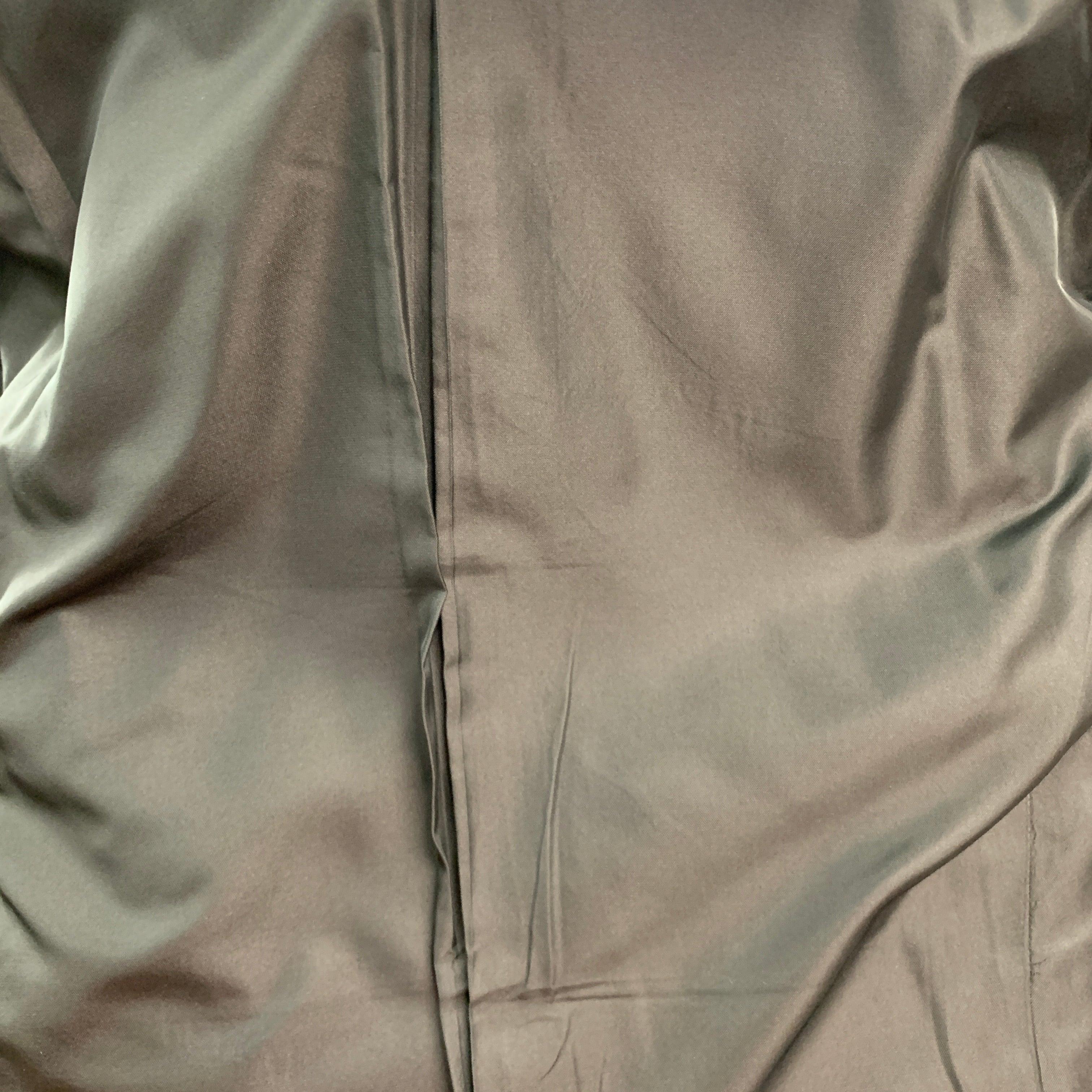 TOM FORD Size 48 Long Black Grey Pinstripe Wool Peak Lapel Suit For Sale 3