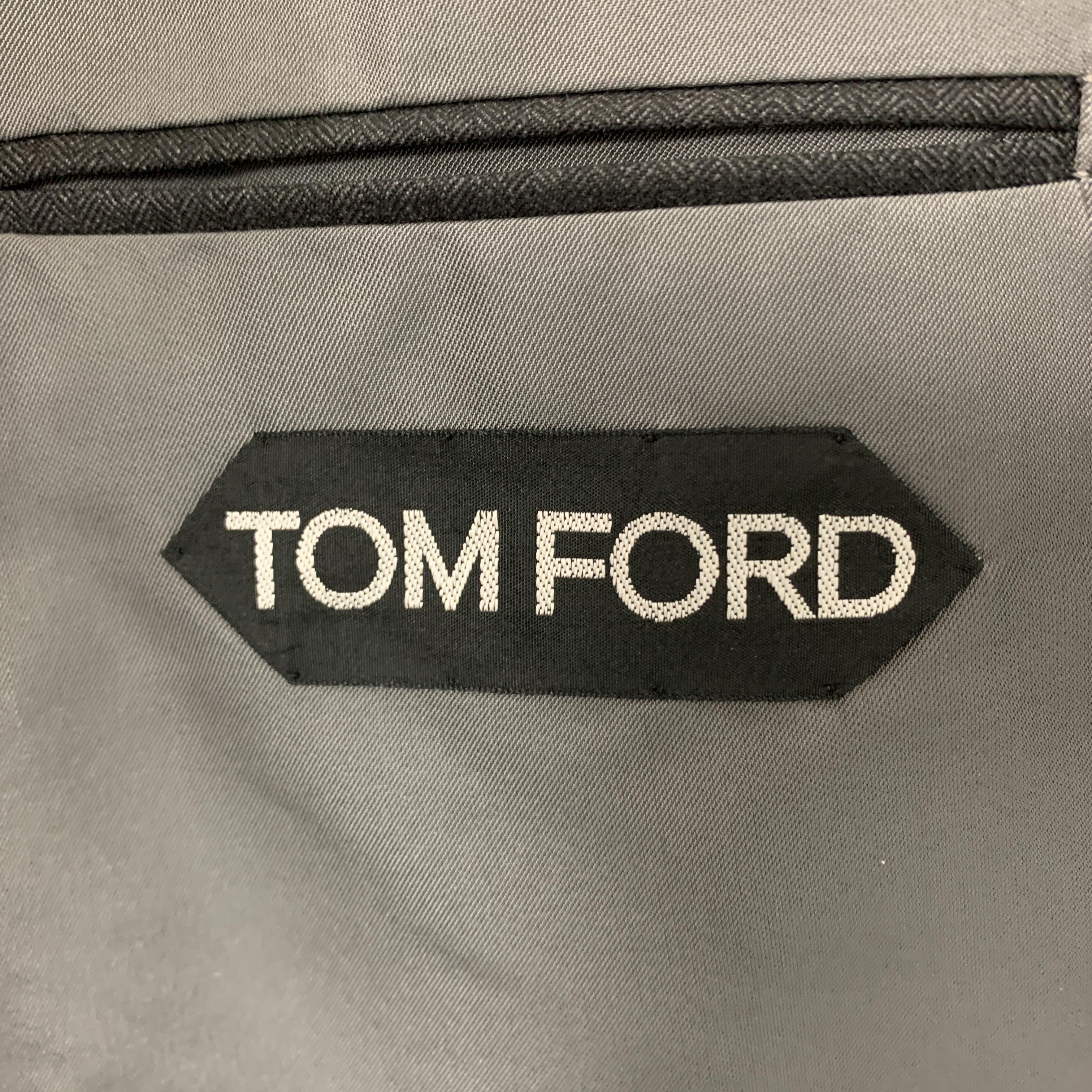 TOM FORD Size 50 Charcoal Wool Herringbone Notch Lapel Suit 1