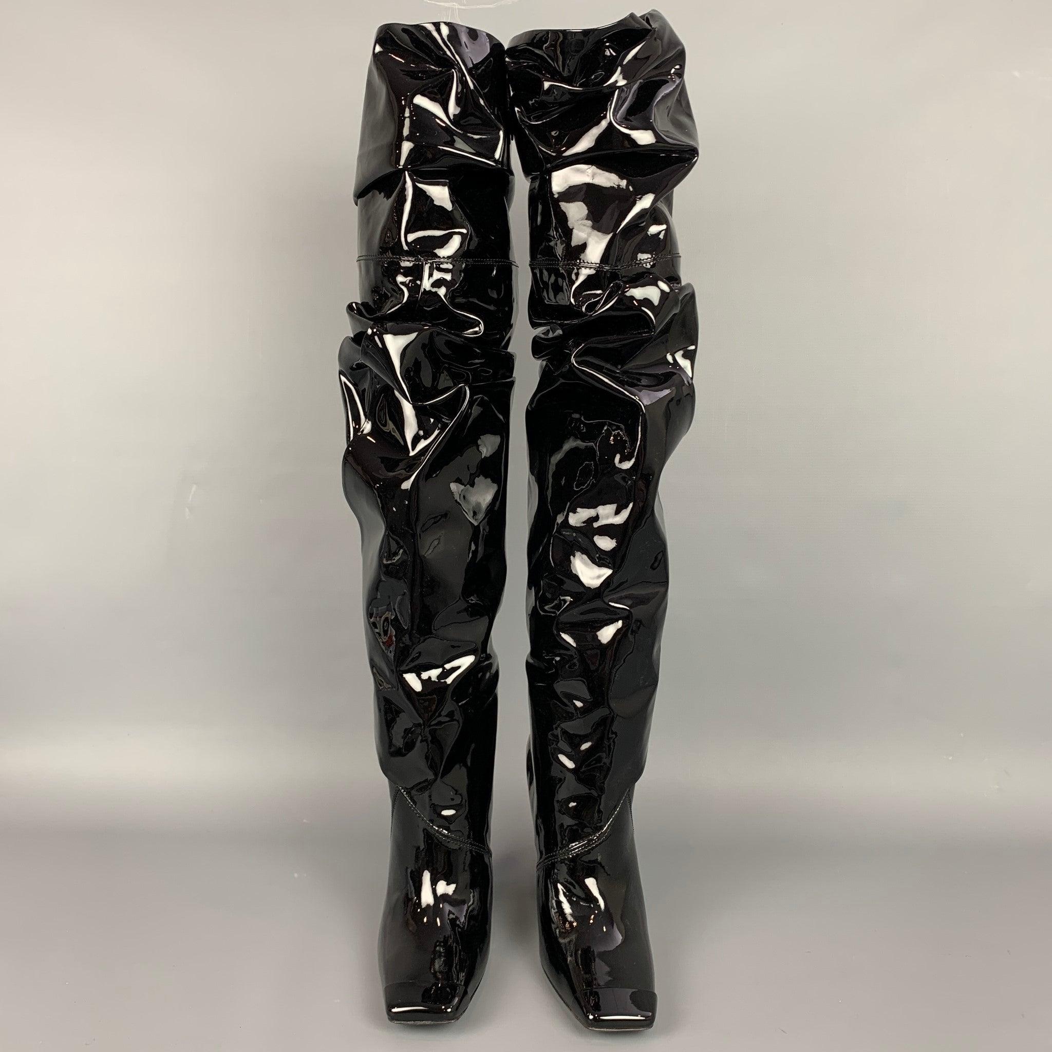TOM FORD Size 7.5 Black Patent Leather Scrunched 105mm Boots In Excellent Condition For Sale In San Francisco, CA