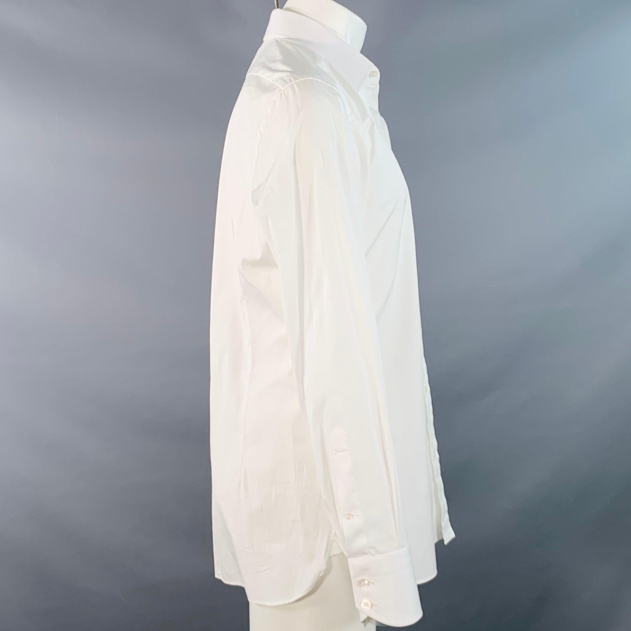 Camicia a maniche lunghe Tom Ford
in tessuto di cotone bianco, con colletto curvo e chiusura a bottoni. Made in Italy.Ottime condizioni di usato. Piccoli segni all'interno del colletto. 

Contrassegnato:   41/16 

Misure: 
 
Spalla: 17 pollici