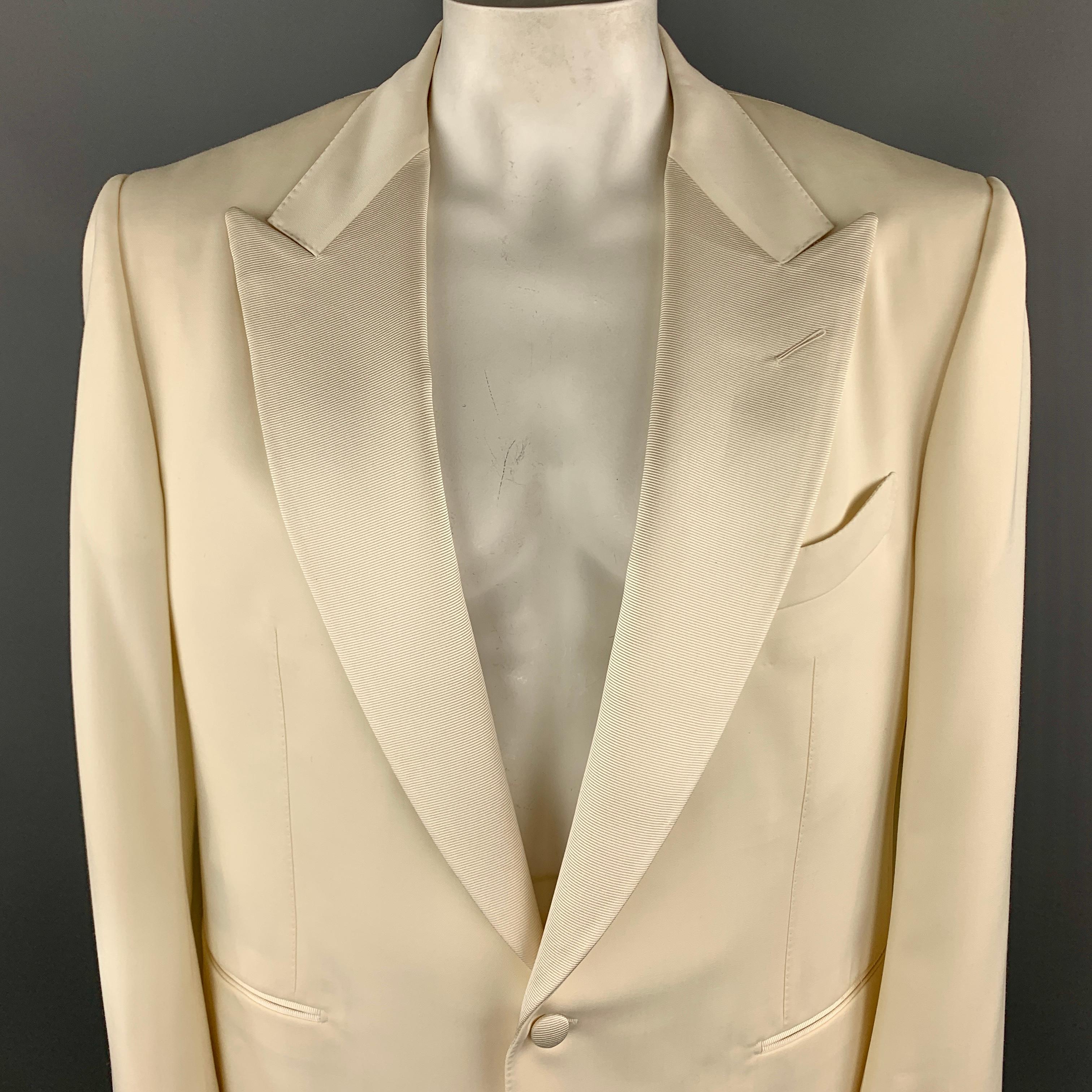 TOM FORD Sport Coat comes in a cream wool / mohair materials, with a contrast peak lapel, a single button at closure, single breasted, slit pockets, functional buttons at cuffs, and a double vent at back. Made in Italy.

Excellent Pre-Owned