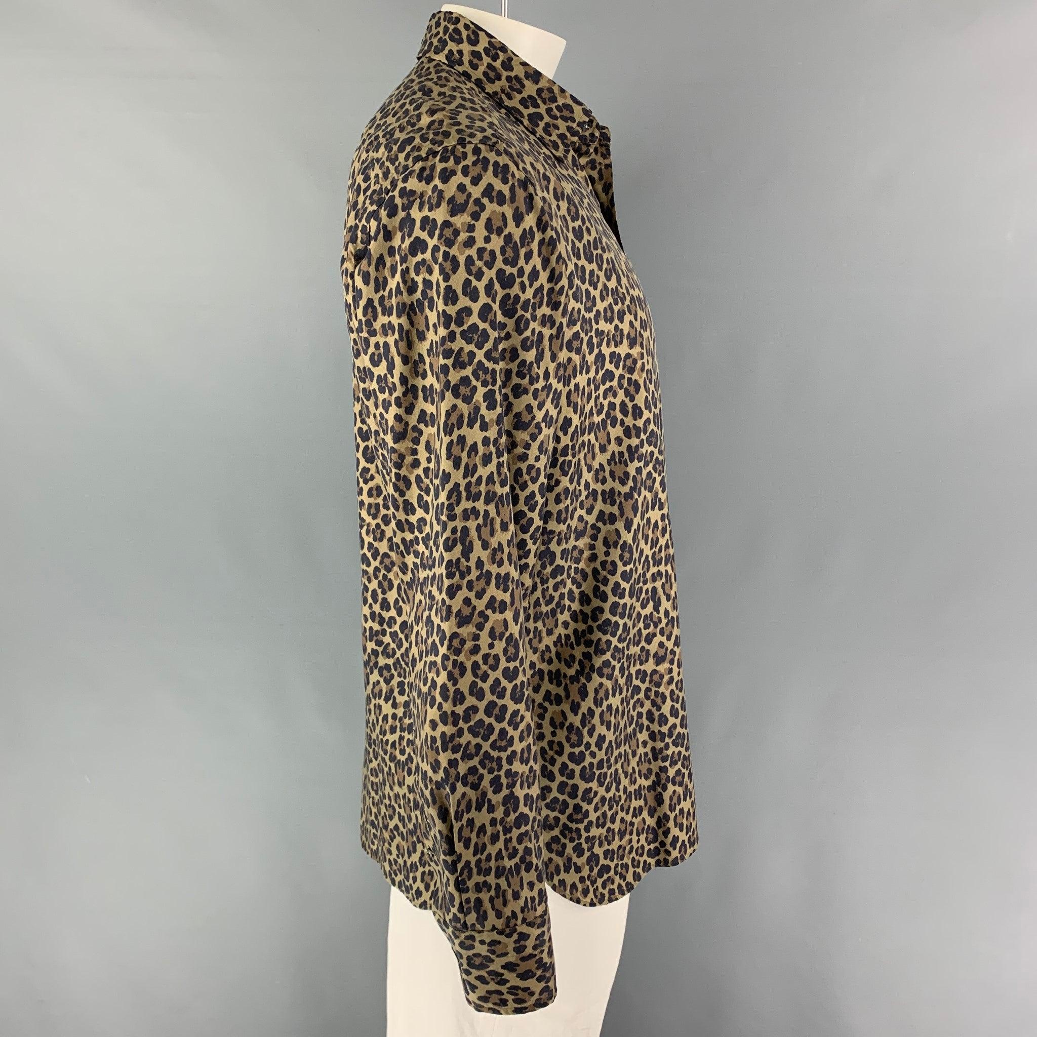 TOM FORD long sleeve shirt comes in a olive & black animal print silk featuring a spread collar and a button up closure. Made in Romania.
Very Good
Pre-Owned Condition. 

Marked:   44/17.5 

Measurements: 
 
Shoulder: 19 inches  Chest: 46 inches 