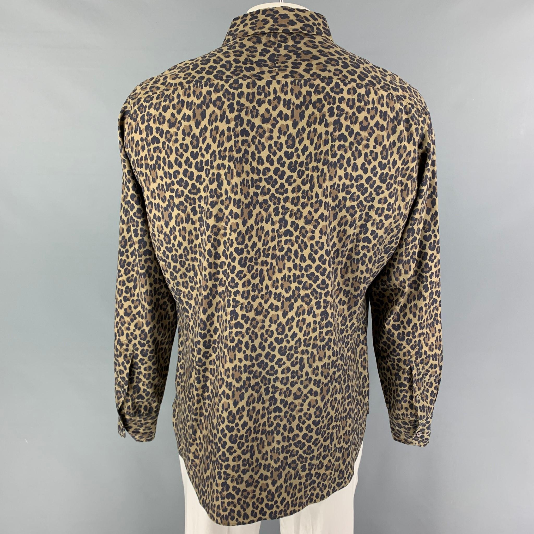 TOM FORD - Chemise à manches longues en soie imprimée d'animaux, noire, olive et marron, taille XL Bon état à San Francisco, CA