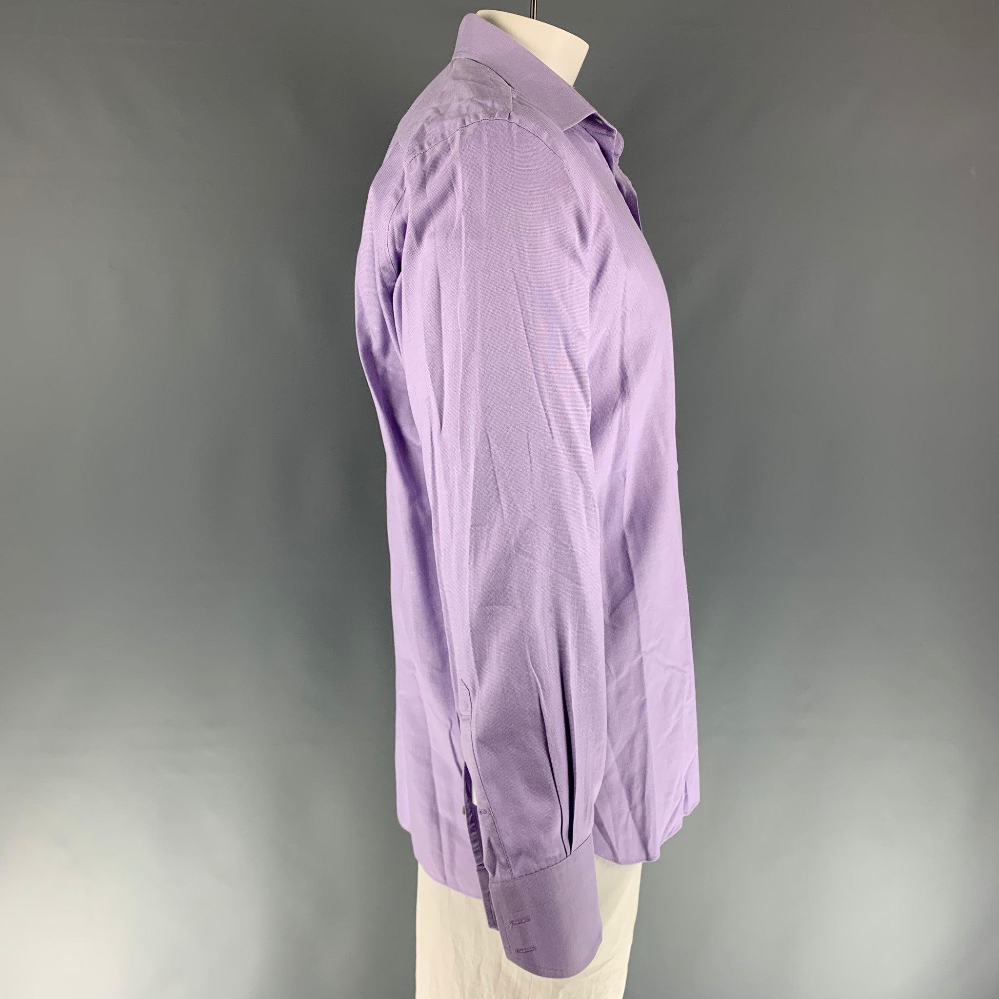 TOM FORD long sleeve button down dress shirt features a purple color and spread collar. 100% cotton.
Very Good Pre-Owned Condition. 

Marked:   43 & 17
 

Measurements: 
  
Shoulder: 19 inches Chest: 46 inches Sleeve: 26 inches Length: 31 inches