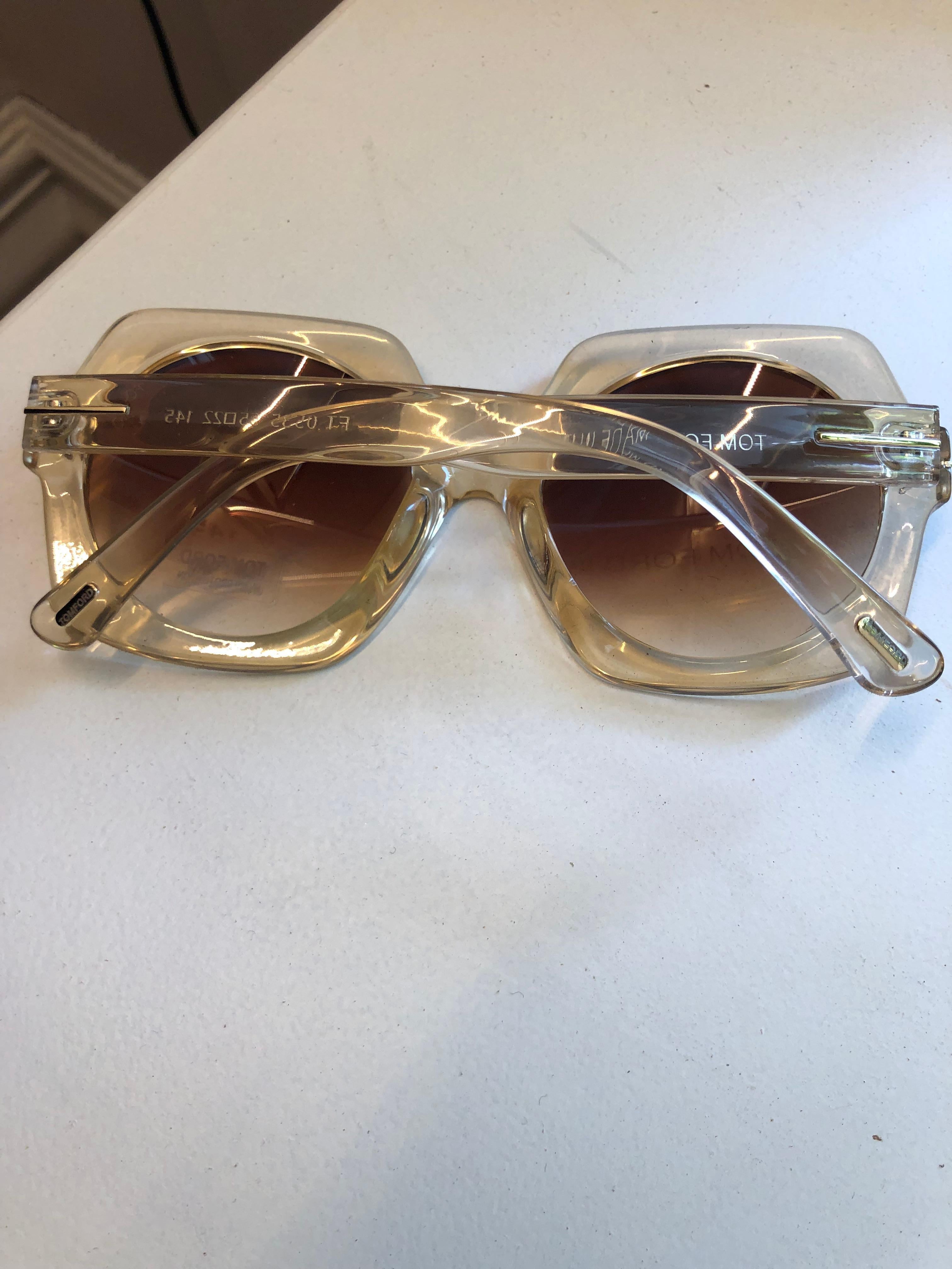 Women's Tom Ford Sofia Sunglasses FT 0535 in Pale Gold Tone Never Worn w/Case and Box